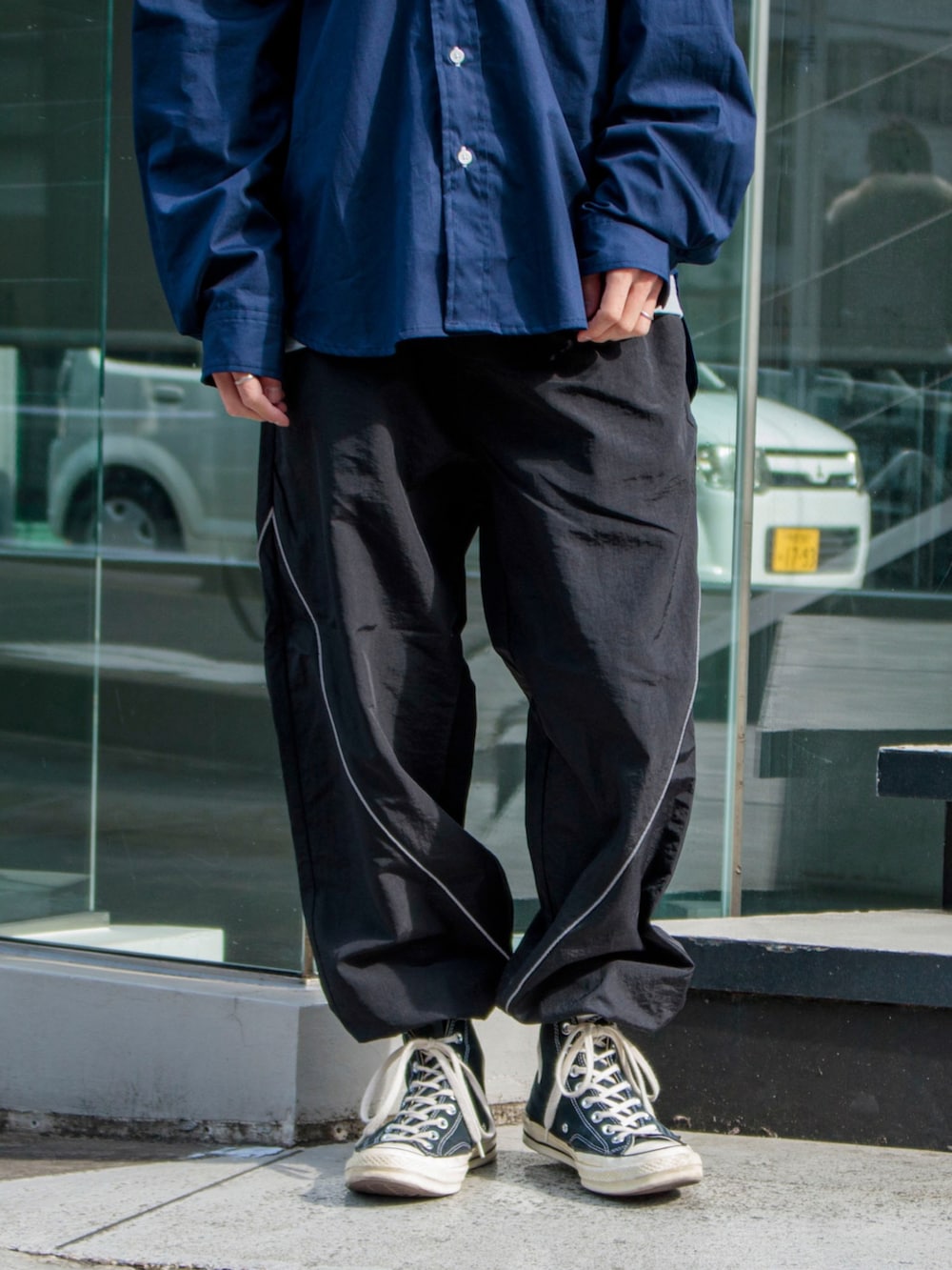 「フレディアンドグロスター、FREDY&GLOSTER、gloster、キャップ、春服みてみて、シャツスタイル、春コーデ、レイヤードスタイル、きれいめカジュアル、コンバース、おしゃれさんと繋がりたい、お洒落さんとつながりたい」｜「GLOSTERの【GLOSTER/グロスター】WASHED ENBROIDERY CAP（キャップ、ベージュ系）」を使った、katsuさん（メンズ・170cm）の春コーディネートの3枚目の写真