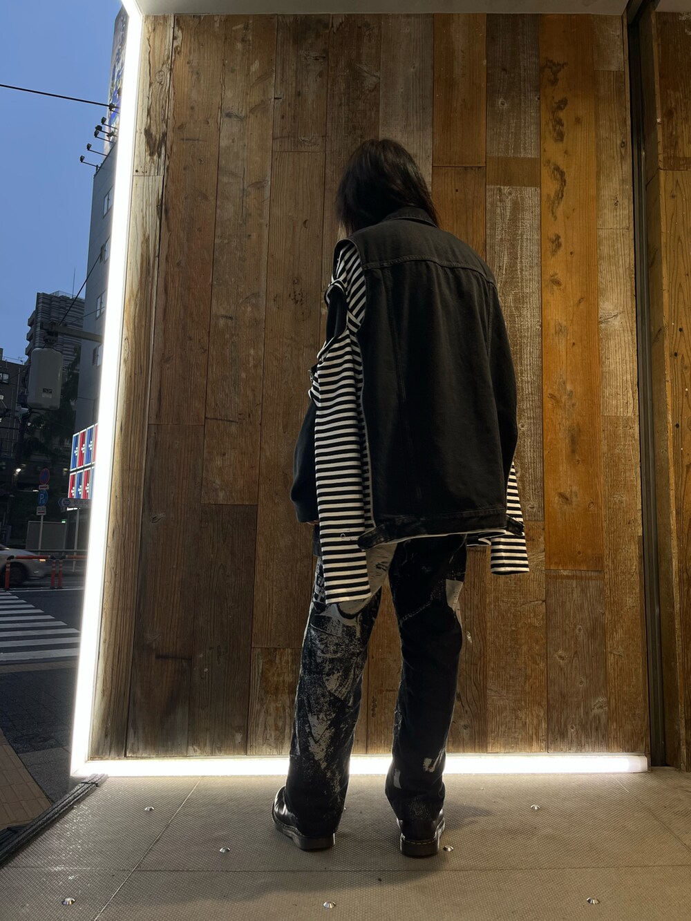 「夏コーデ、大人コーデ、オーバーサイズ、シンプル、休日スタイル、きれいめカジュアル、デニムパンツ、おしゃれさんと繋がりたい、いいね、save、フォローお願いします🤑、ROYAL FLASH、Levi's、TaaKk、プチプラコーデ」｜「TAKAHIROMIYASHITATheSoloIst.のアイテム（トップス、ホワイト系）」を使った、hayato0717さん（メンズ・175cm）の春コーディネートの2枚目の写真