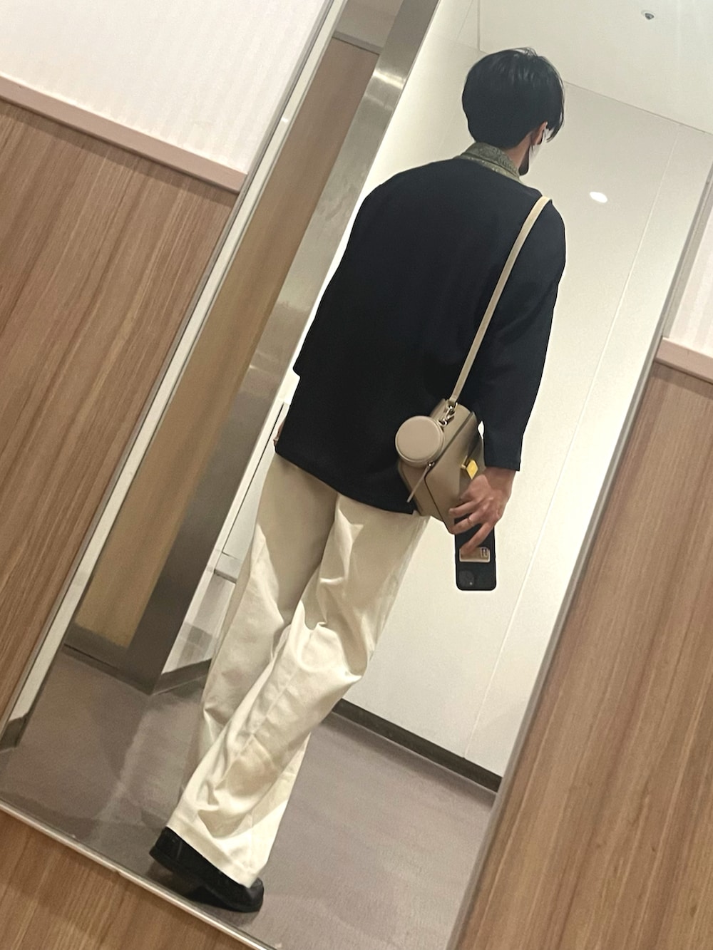 「サングラス、ワイドパンツ、シンプルスタイル、リラックススタイル、お出かけコーデ、おしゃれさんと繋がりたい、きれいめカジュアル、カジュアルコーデ、初夏コーデ、大人コーデ、大人カジュアル、春めき満開コーデ、レース、シアートップス、いいね、save、フォローお願いします🤑」|「Lui'sのワイドストレートパンツ(スラックス、ホワイト系)」を使った、xi(相互)さん(メンズ・171cm)の春コーディネートの2枚目の写真