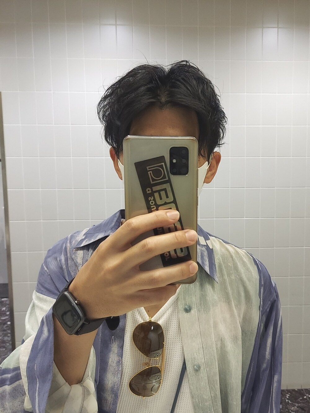 ブラック系のサンダルを着用したメンズの夏コーディネートの4枚目の写真