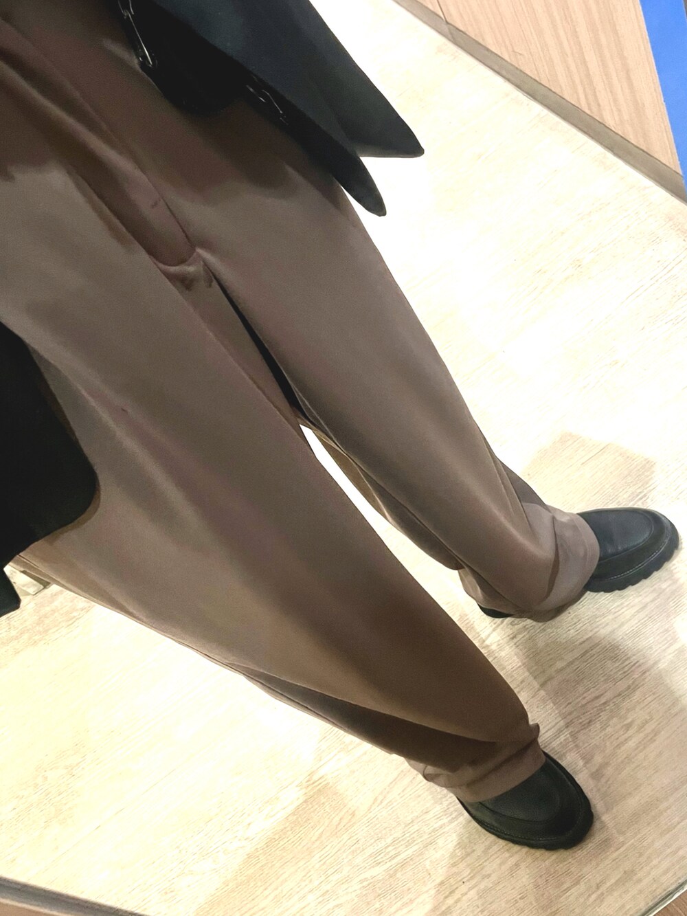 「春夏コーデ、柄シャツ、フレアパンツ、ローファー、テーラードジャケット、デートコーデ、オトナカジュアル、お出かけコーデ、ジャケットコーデ、休日コーデ、シンプルスタイル、メンズコーデ、シンプルコーデ」｜「pavoのアイテム（シャツ/ブラウス、その他）」を使った、xi(相互)さん（メンズ・171cm）の春コーディネートの3枚目の写真