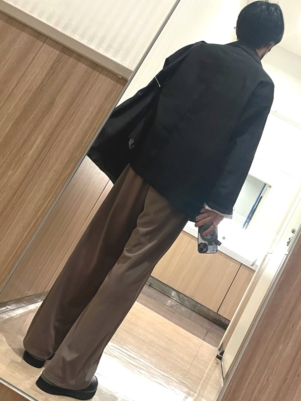 「春夏コーデ、柄シャツ、フレアパンツ、ローファー、テーラードジャケット、デートコーデ、オトナカジュアル、お出かけコーデ、ジャケットコーデ、休日コーデ、シンプルスタイル、メンズコーデ、シンプルコーデ」｜「pavoのアイテム（シャツ/ブラウス、その他）」を使った、xi(相互)さん（メンズ・171cm）の春コーディネートの2枚目の写真