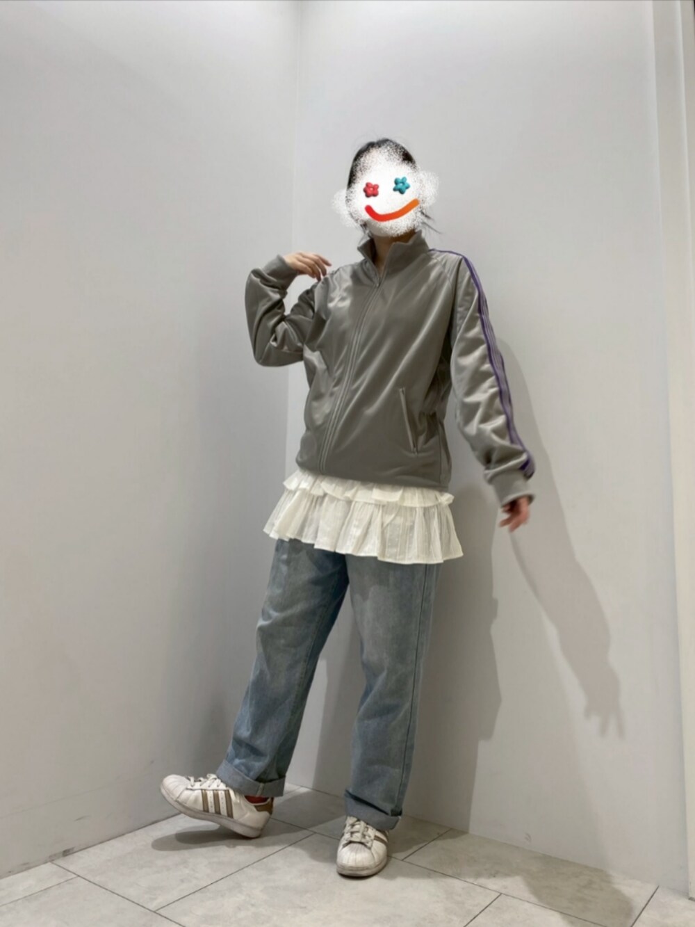 「adidasのアイテム（スニーカー、ホワイト系）」を使った、🔆💤さん（レディース・160cm）の春コーディネートの2枚目の写真
