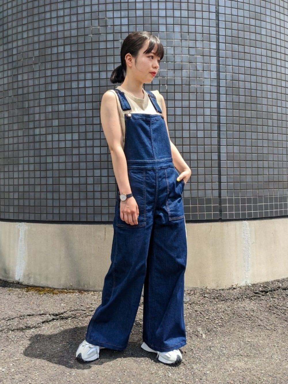 「このスタイルがお気に入り、カジュアルコーデ、夏コーデ、UNIQLO、デニムコーデ、デニム、ラフ、ノースリーブ、サロペット、オーバーオール、カジュアル、プチプラ、骨格ウェーブ、ブルベ冬、低身長」｜「GUのアイテム（サロペット/オーバーオール、ブルー系）」を使った、さくら🌸さん（骨格ウェーブ・レディース・153cm）の夏コーディネートの2枚目の写真