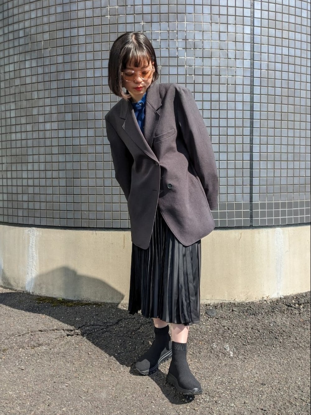 「春、春服デビュー宣言、カジュアル、低身長、ootd、お出かけコーデ、プチプラ、モード、サングラス、ブルベ冬、シンプル、プリーツスカート、骨格ウェーブ、ユニクロ、UNIQLO U」｜「UNIQLOのuniqloU テーラードジャケット22SS（テーラードジャケット、その他）」を使った、さくら🌸さん（骨格ウェーブ・レディース・153cm）の春コーディネートの2枚目の写真