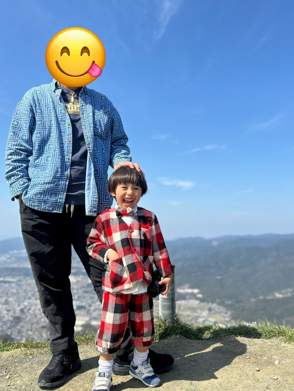 「春のおしゃ見えテクニック、大人カジュアル、大人ストリート、シンプルスタイル、キッズコーデ、キッズファッション、キッズ服」｜「KITHのアイテム（Tシャツ/カットソー、ブルー系）」を使った、lxyaaaさん（メンズ・174cm）の春コーディネートの3枚目の写真