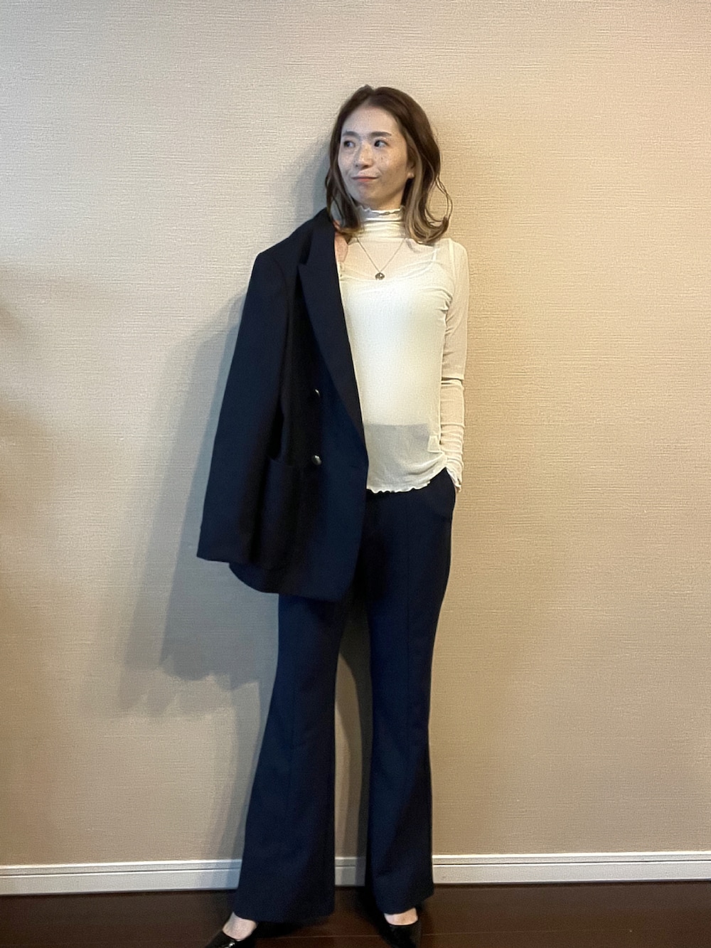 「パンツスタイル、ママファッション、低身長、参観日コーデ、GU、IENA、chacocloset、キレイめ、40代ファッション、アラフォー、アラフォーママコーデ、シンプルコーデ」｜「GUのアイテム（スラックス、その他）」を使った、Chikaさん（骨格ウェーブ・レディース・154cm）の冬コーディネートの2枚目の写真