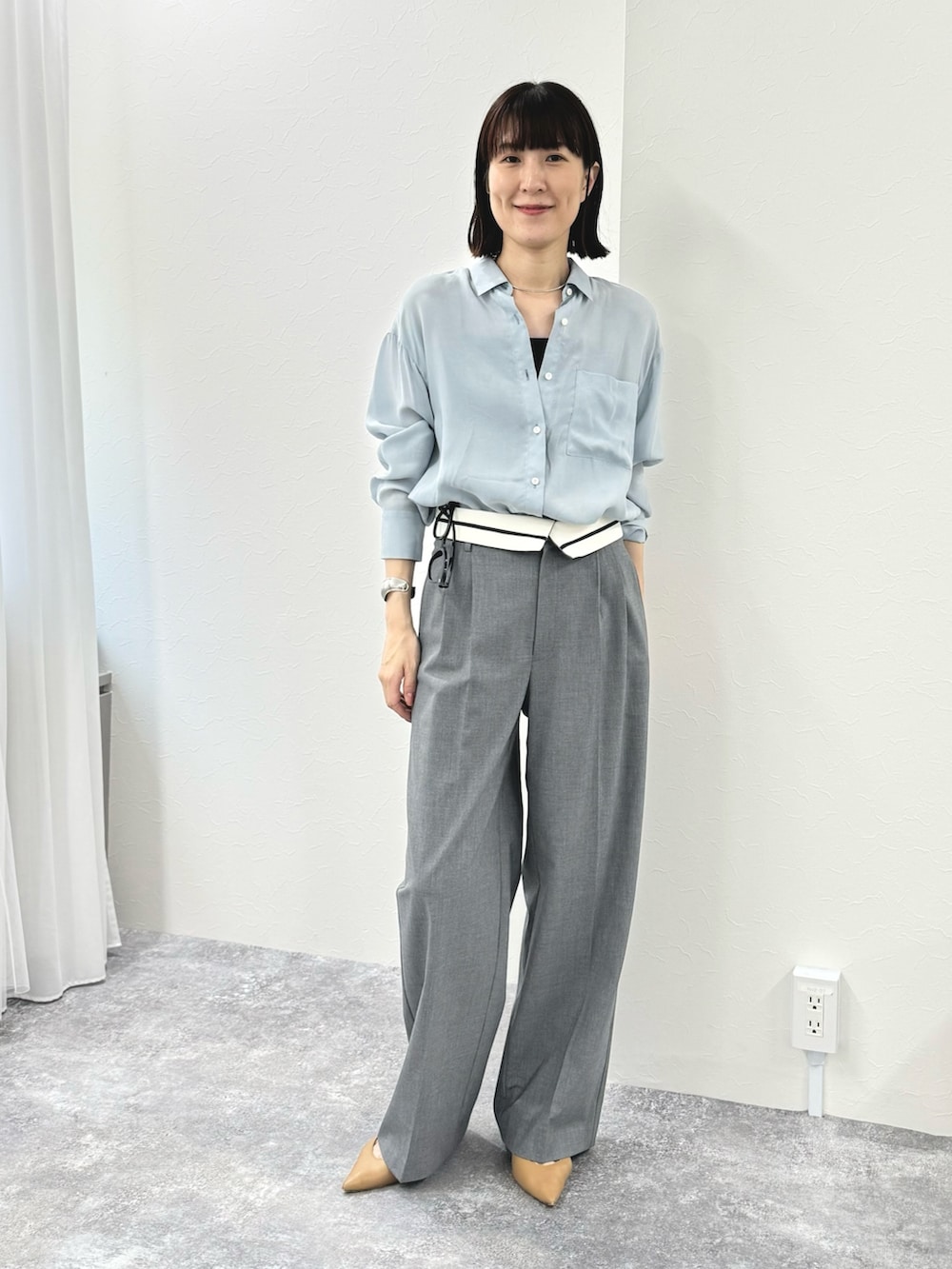 「シャツスタイル、シャツ、とろみシャツ、パンツスタイル、パンツコーデ、グレーパンツ、ウエストデザイン、折り返し、ワイドパンツ、きれいめカジュアル、初秋コーデ、骨格ナチュラル」|「NOLLEY’S Sophiのウォッシャブルウエスト折り返し2WAYワイドパンツ(その他パンツ、グレー系)」を使った、yamaguchiさん(レディース・163cm)の秋コーディネートの4枚目の写真