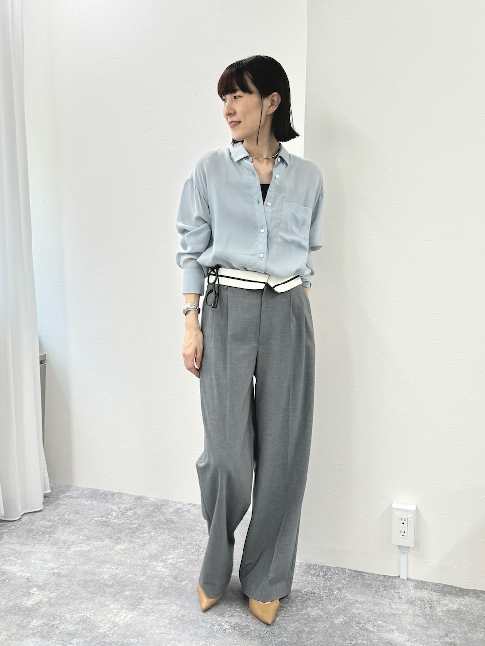 「シャツスタイル、シャツ、とろみシャツ、パンツスタイル、パンツコーデ、グレーパンツ、ウエストデザイン、折り返し、ワイドパンツ、きれいめカジュアル、初秋コーデ、骨格ナチュラル」|「NOLLEY’S Sophiのウォッシャブルウエスト折り返し2WAYワイドパンツ(その他パンツ、グレー系)」を使った、yamaguchiさん(レディース・163cm)の秋コーディネートの9枚目の写真