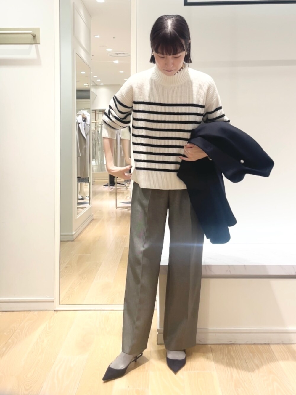 「コート、ボーダー、冬アウター、休日スタイル、ワイドパンツ、クリスマスに着たい服、マリンコーデ、お出かけコーデ、きれいめカジュアル、大人カジュアル、Aラインコート、大人コーデ、ニット、パール」｜「NOLLEY’S Sophiのウォッシャブルウール調合繊ベルト付きワイドパンツ（その他パンツ、グレー系）」を使った、yamaguchiさん（レディース・163cm）の冬コーディネートの10枚目の写真