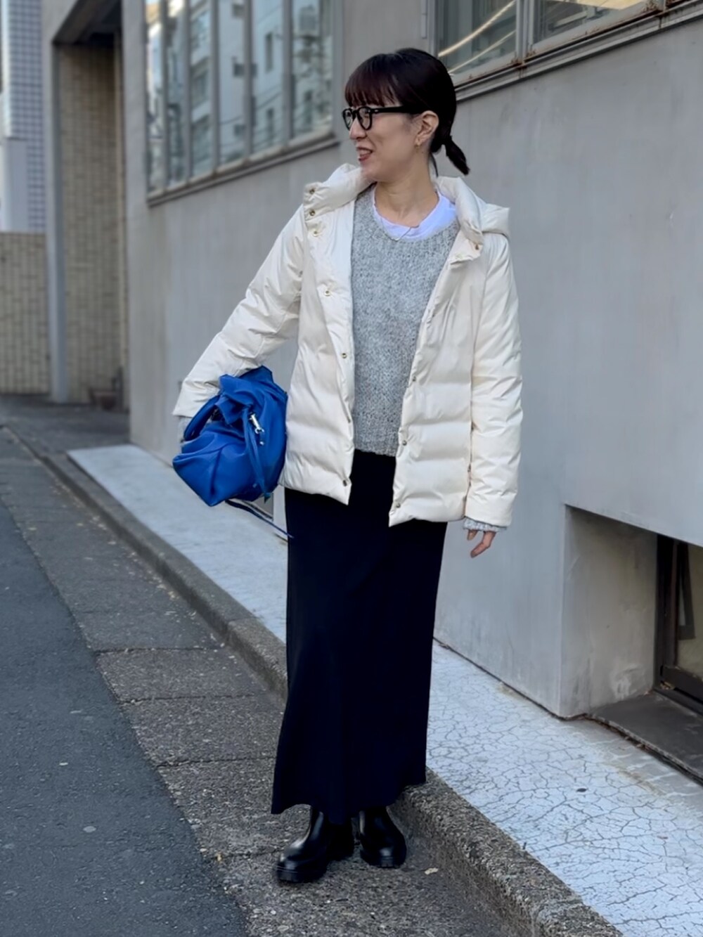 「ニット、スカート、スカートスタイル、ナロースカート、マーメイドスカート、ブーツ、レイヤードスタイル、韓国ファッション、休日スタイル、クリスマスに着たい服、マイベストコーデ2023、お出かけコーデ、きれいめカジュアル、ロングスカート」｜「MOHIの【MOHI/ モヒ】 ◇【WEB限定】リブラバーブーツ（ブーツ、ブラック系）」を使った、yamaguchiさん（レディース・163cm）の冬コーディネートの10枚目の写真