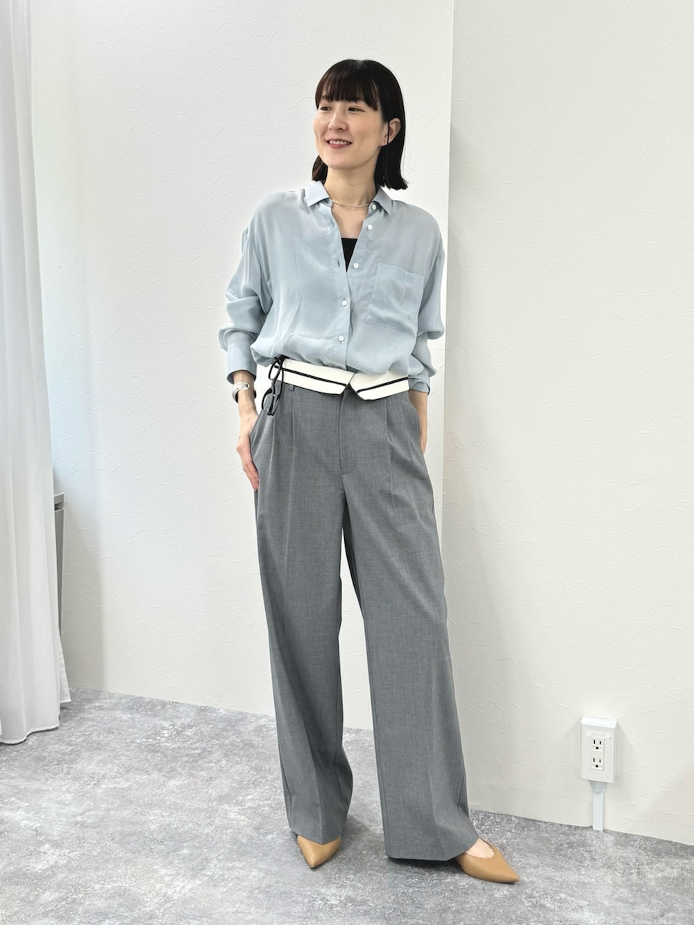 「シャツスタイル、シャツ、とろみシャツ、パンツスタイル、パンツコーデ、グレーパンツ、ウエストデザイン、折り返し、ワイドパンツ、きれいめカジュアル、初秋コーデ、骨格ナチュラル」|「NOLLEY’S Sophiのウォッシャブルウエスト折り返し2WAYワイドパンツ(その他パンツ、グレー系)」を使った、yamaguchiさん(レディース・163cm)の秋コーディネートの3枚目の写真