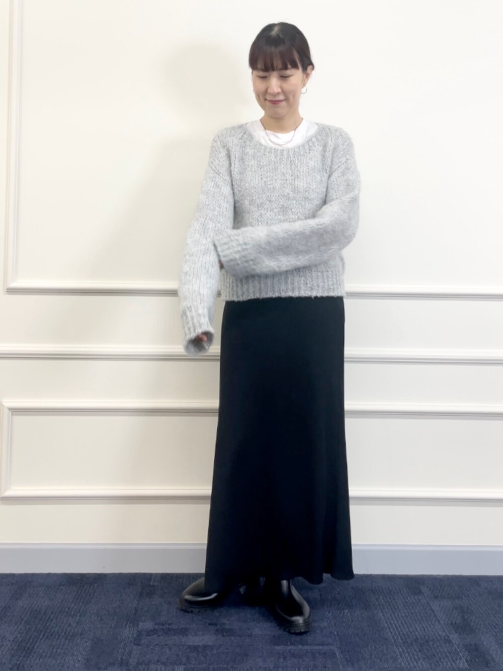 「ニット、スカート、スカートスタイル、ナロースカート、マーメイドスカート、ブーツ、レイヤードスタイル、韓国ファッション、休日スタイル、クリスマスに着たい服、マイベストコーデ2023、お出かけコーデ、きれいめカジュアル、ロングスカート」｜「MOHIの【MOHI/ モヒ】 ◇【WEB限定】リブラバーブーツ（ブーツ、ブラック系）」を使った、yamaguchiさん（レディース・163cm）の冬コーディネートの7枚目の写真
