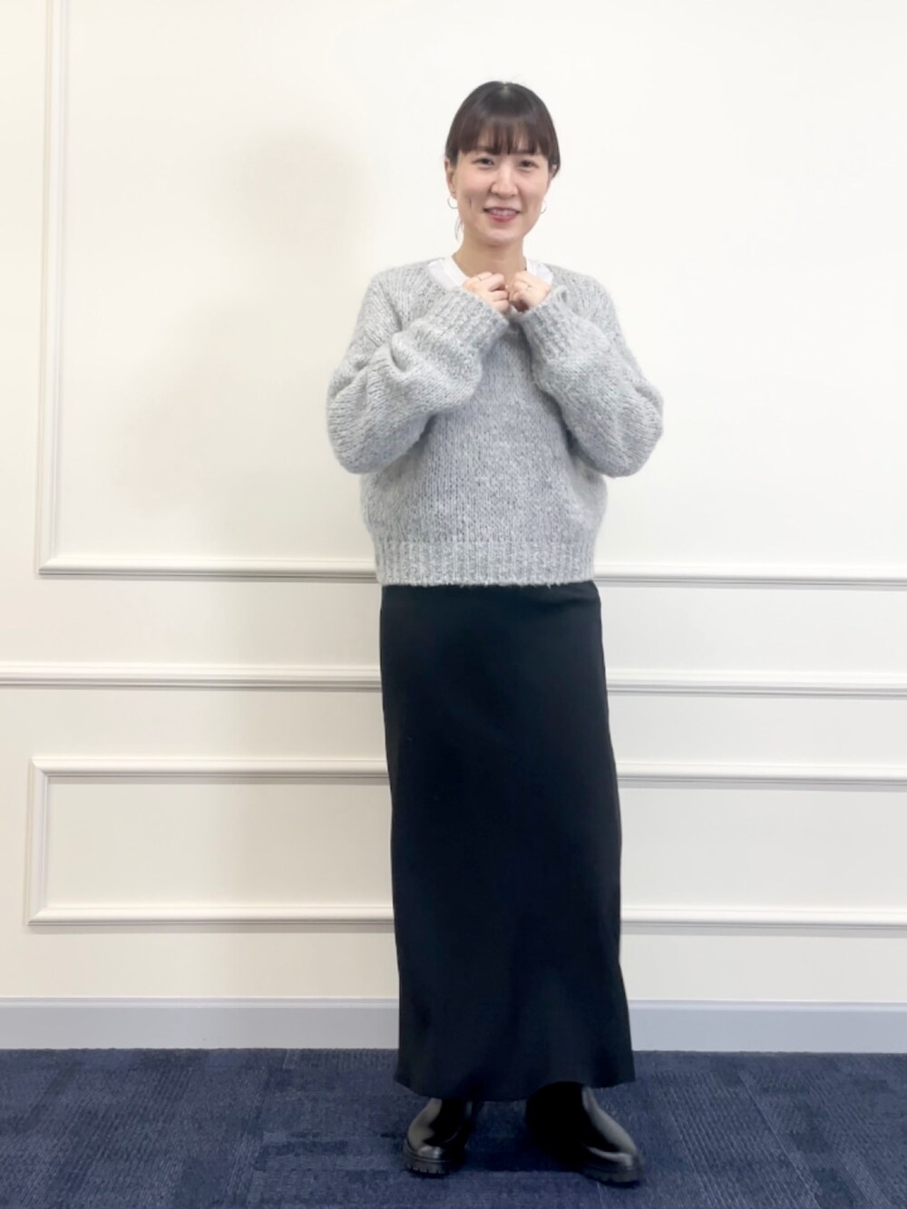 「ニット、スカート、スカートスタイル、ナロースカート、マーメイドスカート、ブーツ、レイヤードスタイル、韓国ファッション、休日スタイル、クリスマスに着たい服、マイベストコーデ2023、お出かけコーデ、きれいめカジュアル、ロングスカート」｜「MOHIの【MOHI/ モヒ】 ◇【WEB限定】リブラバーブーツ（ブーツ、ブラック系）」を使った、yamaguchiさん（レディース・163cm）の冬コーディネートの9枚目の写真