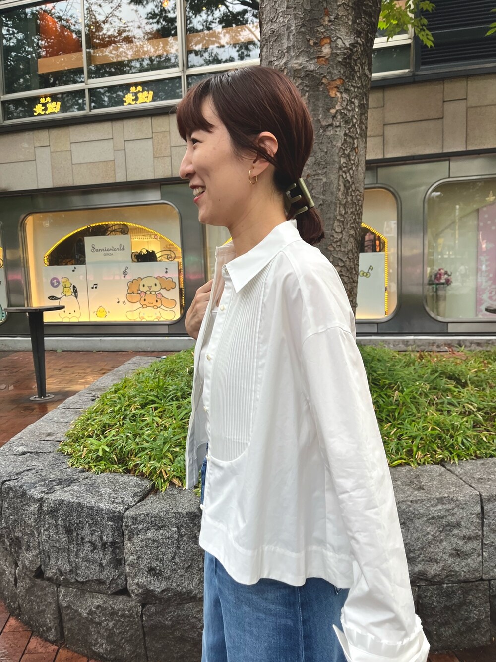 「デニム、デニムパンツ、バギーパンツ、シャツスタイル、シャツ、クロップドシャツ、ショート丈トップス、マリリンムーン、Marilyn Moon」｜「NOLLEY’S Sophiの【MARILYN MOON/マリリーンムーン】cropped open sleeve shirt（シャツ/ブラウス、ホワイト系）」を使った、yamaguchiさん（レディース・163cm）の夏コーディネートの8枚目の写真
