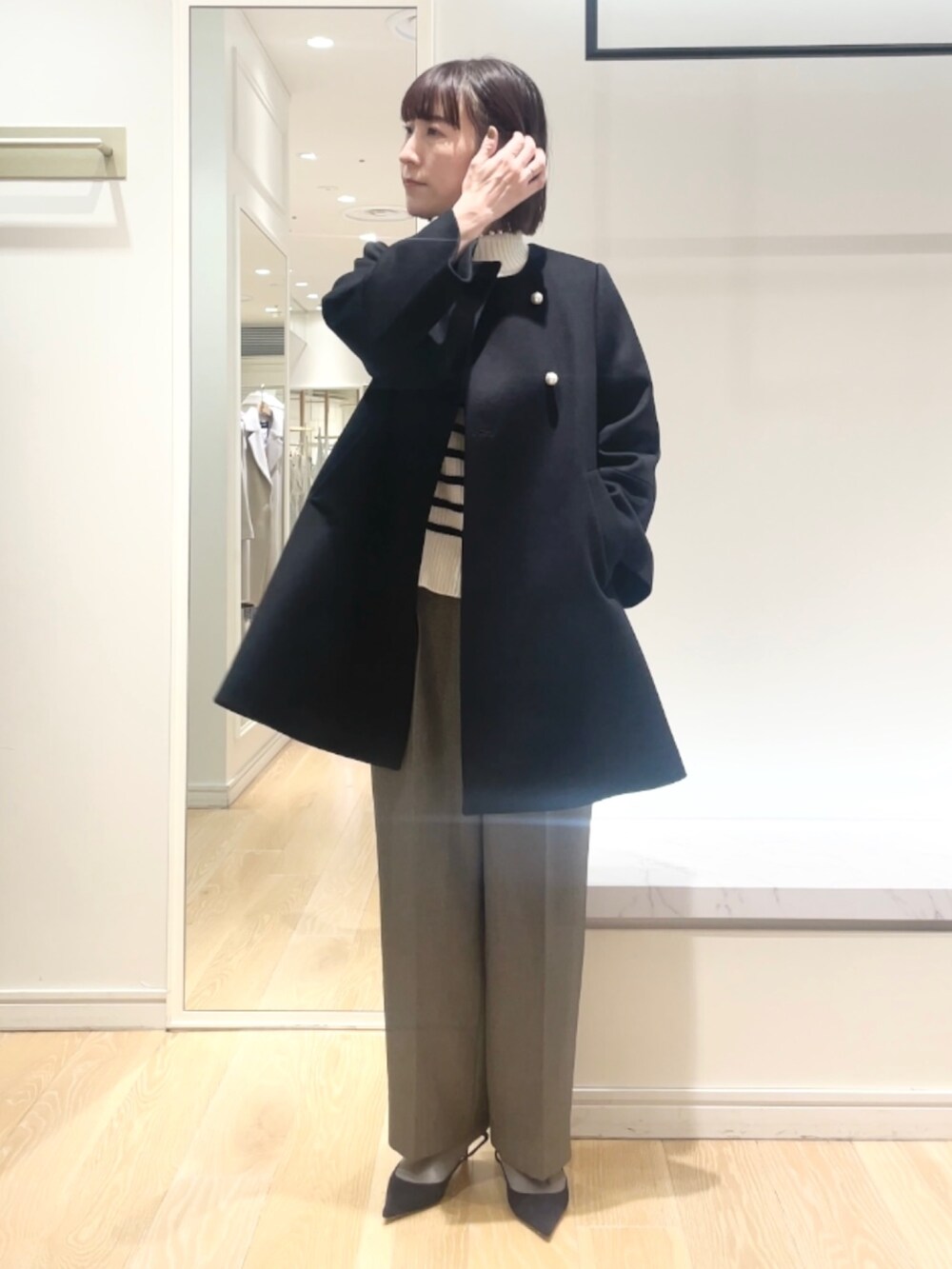 「コート、ボーダー、冬アウター、休日スタイル、ワイドパンツ、クリスマスに着たい服、マリンコーデ、お出かけコーデ、きれいめカジュアル、大人カジュアル、Aラインコート、大人コーデ、ニット、パール」｜「NOLLEY’S Sophiのウォッシャブルウール調合繊ベルト付きワイドパンツ（その他パンツ、グレー系）」を使った、yamaguchiさん（レディース・163cm）の冬コーディネートの3枚目の写真
