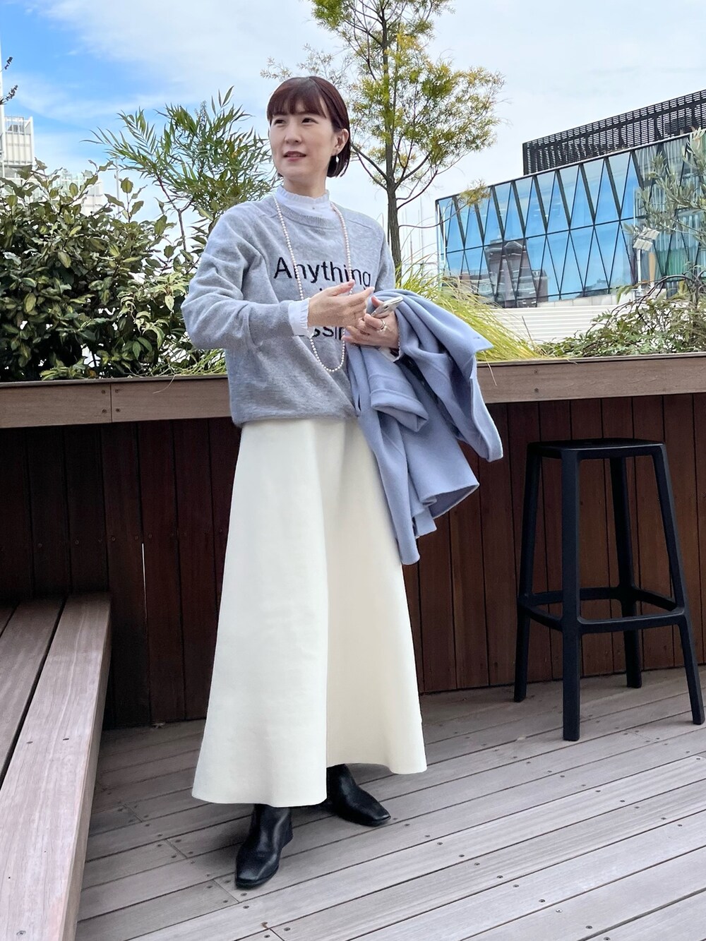 「ロゴニット、グレーニット、コート、コートスタイル、カラーコート、軽くて暖かい、オトナカワイイ、リエミラー、ノーリーズ、クリスマスに着たい服、マイベストコーデ2022、チェスターコート、冬コーデ、ニット」｜「NOLLEY’Sの◇【WEB限定サイズあり】総針フレアスカート（スカート、ホワイト系）」を使った、yamaguchiさん（レディース・163cm）の冬コーディネートの2枚目の写真