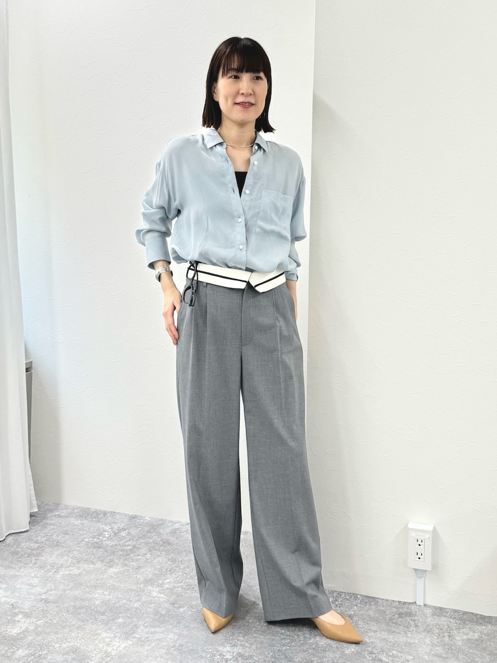 「シャツスタイル、シャツ、とろみシャツ、パンツスタイル、パンツコーデ、グレーパンツ、ウエストデザイン、折り返し、ワイドパンツ、きれいめカジュアル、初秋コーデ、骨格ナチュラル」|「NOLLEY’S Sophiのウォッシャブルウエスト折り返し2WAYワイドパンツ(その他パンツ、グレー系)」を使った、yamaguchiさん(レディース・163cm)の秋コーディネートの7枚目の写真