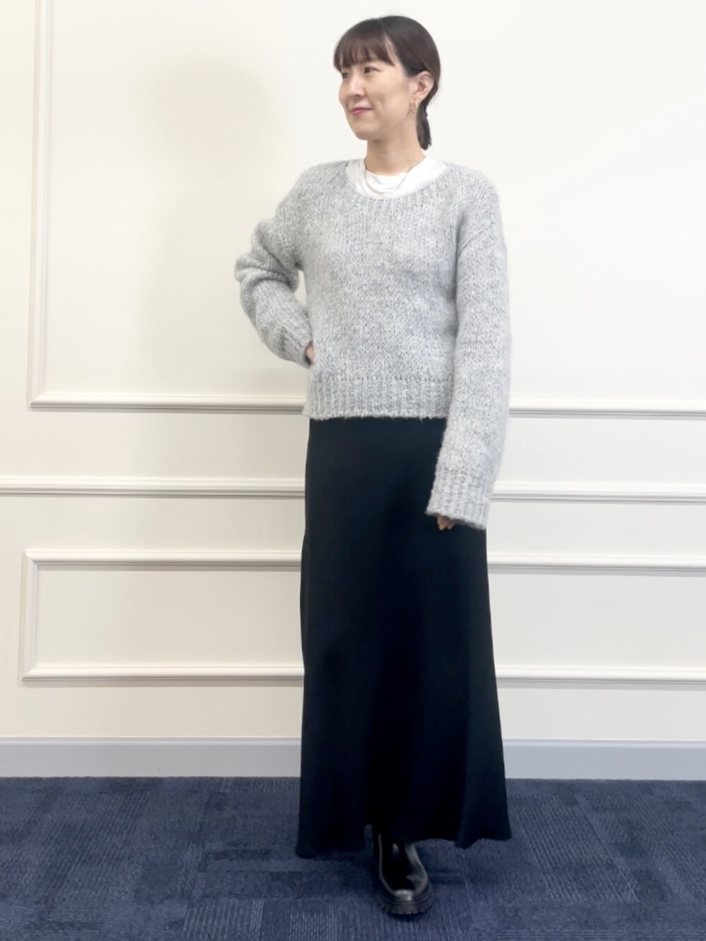「ニット、スカート、スカートスタイル、ナロースカート、マーメイドスカート、ブーツ、レイヤードスタイル、韓国ファッション、休日スタイル、クリスマスに着たい服、マイベストコーデ2023、お出かけコーデ、きれいめカジュアル、ロングスカート」｜「MOHIの【MOHI/ モヒ】 ◇【WEB限定】リブラバーブーツ（ブーツ、ブラック系）」を使った、yamaguchiさん（レディース・163cm）の冬コーディネートの5枚目の写真
