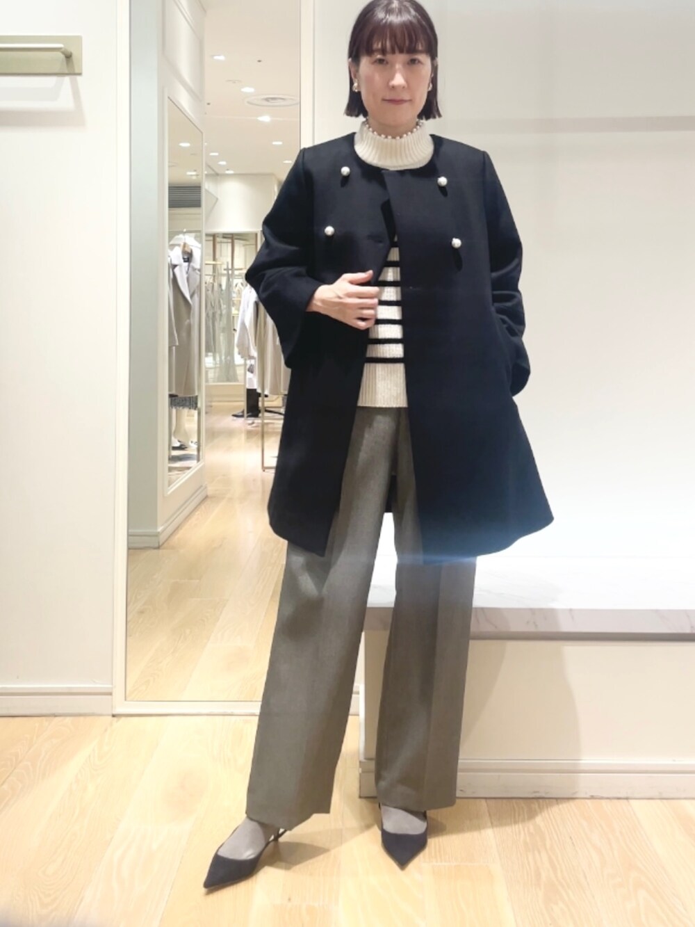 「コート、ボーダー、冬アウター、休日スタイル、ワイドパンツ、クリスマスに着たい服、マリンコーデ、お出かけコーデ、きれいめカジュアル、大人カジュアル、Aラインコート、大人コーデ、ニット、パール」｜「NOLLEY’S Sophiのウォッシャブルウール調合繊ベルト付きワイドパンツ（その他パンツ、グレー系）」を使った、yamaguchiさん（レディース・163cm）の冬コーディネートの4枚目の写真
