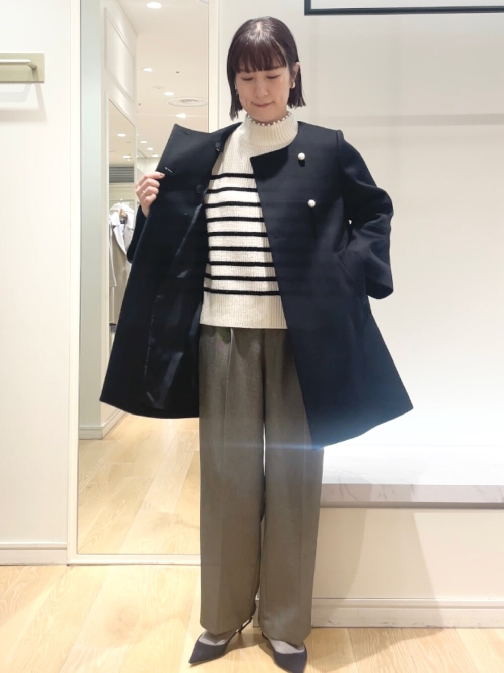 「コート、ボーダー、冬アウター、休日スタイル、ワイドパンツ、クリスマスに着たい服、マリンコーデ、お出かけコーデ、きれいめカジュアル、大人カジュアル、Aラインコート、大人コーデ、ニット、パール」｜「NOLLEY’S Sophiのウォッシャブルウール調合繊ベルト付きワイドパンツ（その他パンツ、グレー系）」を使った、yamaguchiさん（レディース・163cm）の冬コーディネートの8枚目の写真
