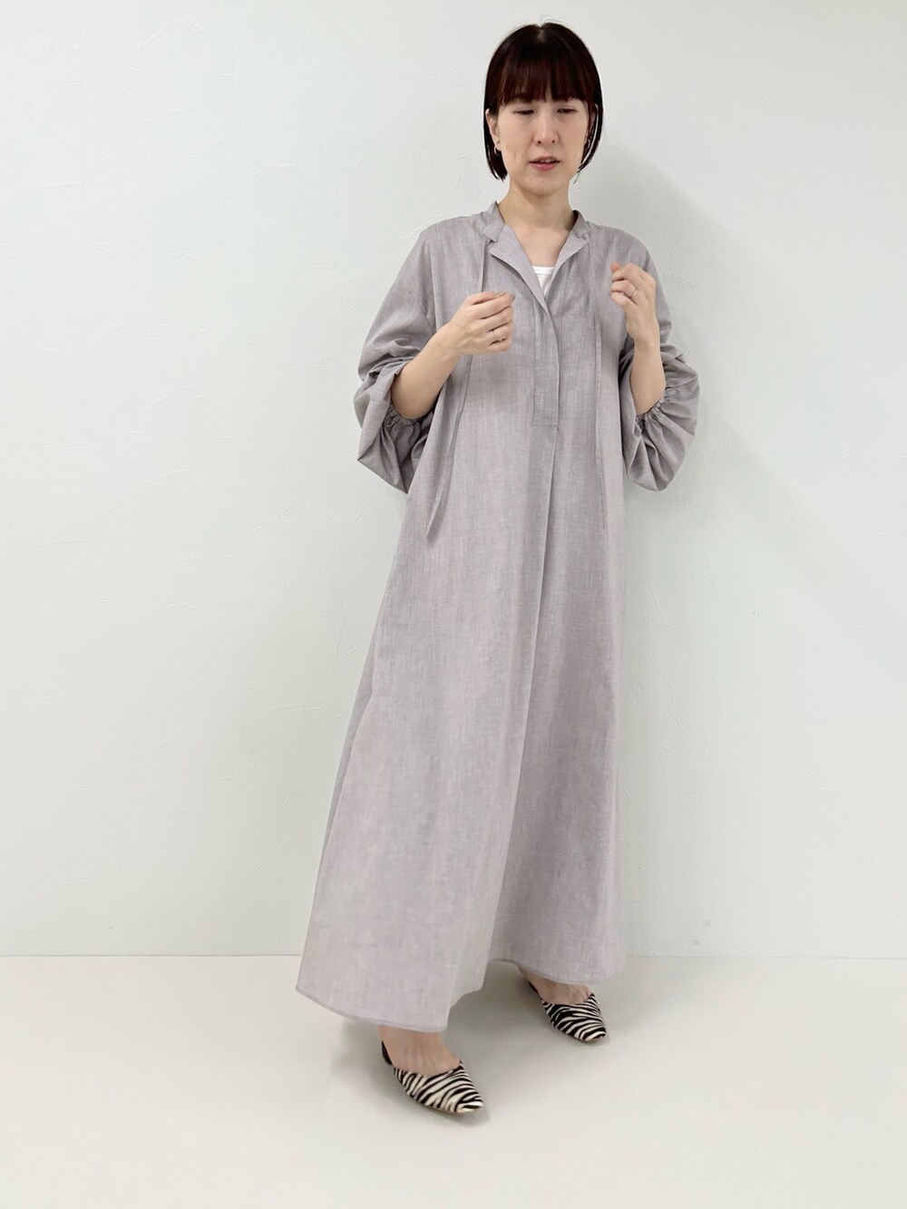 「シンプルコーデ、淡色コーデ、ナチュラルスタイル、骨格ナチュラル、ワンピース、ワントーンコーデ、ロングワンピース、ミュール、#春コーデ、夏コーデ、#今日のコーデ、#オトナカジュアル、オーバーサイズ、リラックススタイル、ボリューム袖」｜「NOLLEY’Sのヴィンテージツイスト2WAYタンクトップ（タンクトップ、ホワイト系）」を使った、yamaguchiさん（レディース・163cm）の冬コーディネートの8枚目の写真