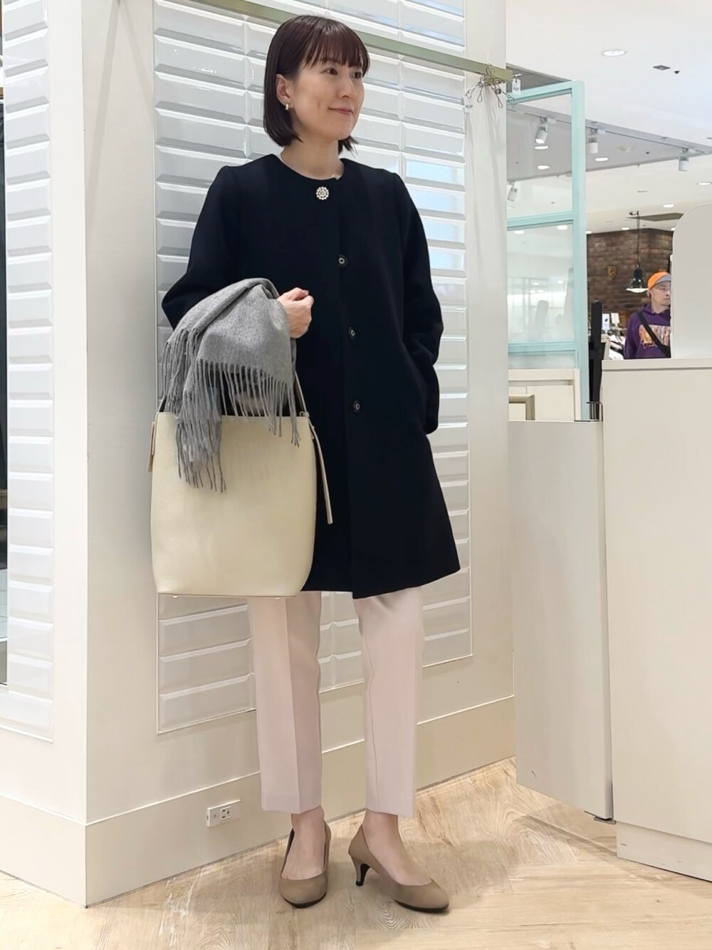 「コート、ロングコート、ショートコート、ノーカラーコート、冬コーデ、オフィスカジュアル、お出かけコーデ、冬アウター、カシミヤ、甘め、大人可愛い、結婚式、オケージョン、アウター、カシミヤマフラー」｜「NOLLEY’Sの《セットアップ対応》ウォッシャブルウール調スリムパンツ（その他パンツ、ピンク系）」を使った、yamaguchiさん（レディース・163cm）の秋コーディネートの3枚目の写真