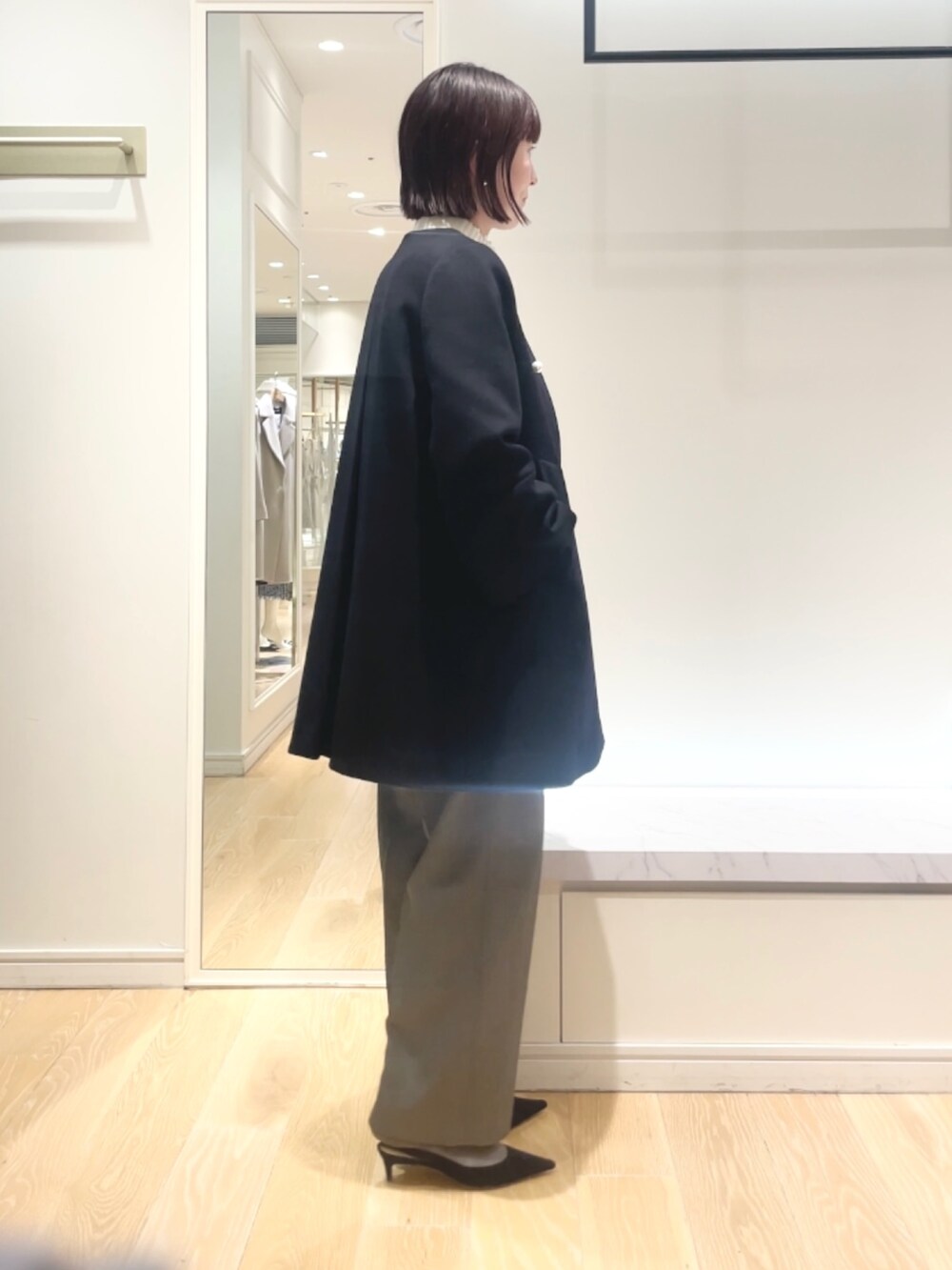 「コート、ボーダー、冬アウター、休日スタイル、ワイドパンツ、クリスマスに着たい服、マリンコーデ、お出かけコーデ、きれいめカジュアル、大人カジュアル、Aラインコート、大人コーデ、ニット、パール」｜「NOLLEY’S Sophiのウォッシャブルウール調合繊ベルト付きワイドパンツ（その他パンツ、グレー系）」を使った、yamaguchiさん（レディース・163cm）の冬コーディネートの7枚目の写真