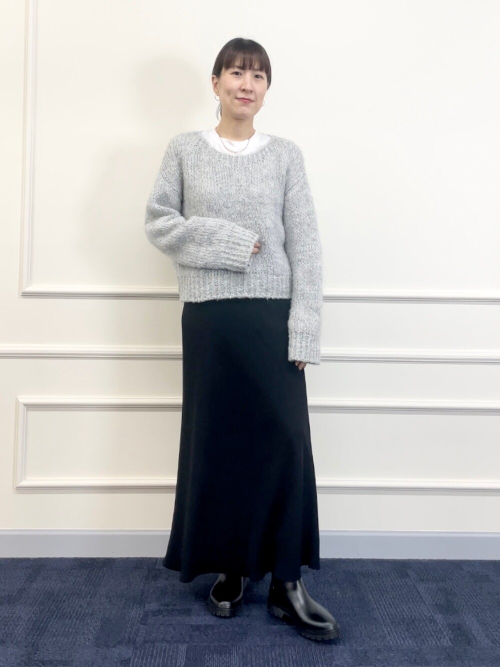 「ニット、スカート、スカートスタイル、ナロースカート、マーメイドスカート、ブーツ、レイヤードスタイル、韓国ファッション、休日スタイル、クリスマスに着たい服、マイベストコーデ2023、お出かけコーデ、きれいめカジュアル、ロングスカート」｜「MOHIの【MOHI/ モヒ】 ◇【WEB限定】リブラバーブーツ（ブーツ、ブラック系）」を使った、yamaguchiさん（レディース・163cm）の冬コーディネートの8枚目の写真