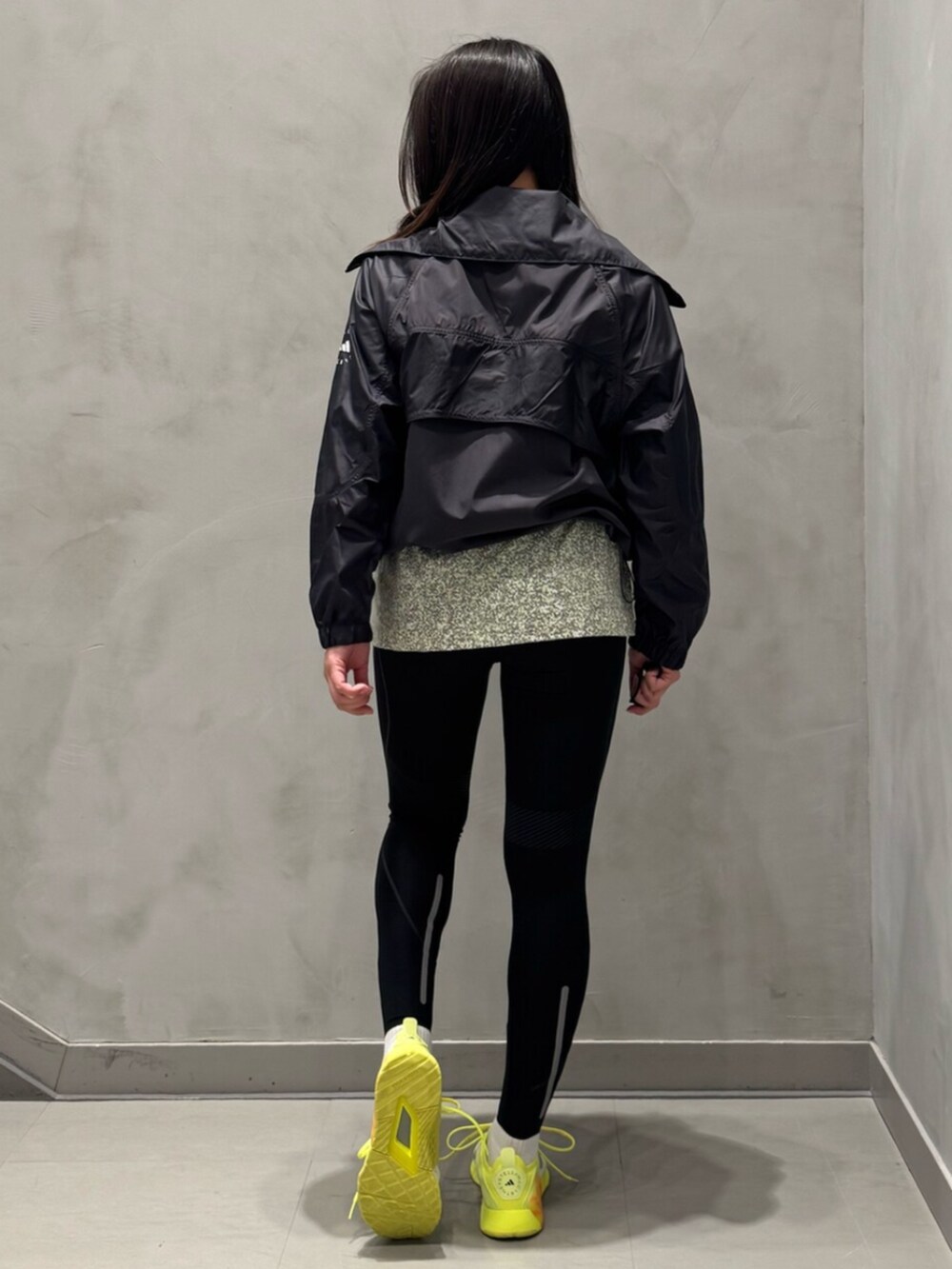 「adidas、アディダス、スポーツウェア、タイツ・レギンス、ブラ＆レギンス、ジム・トレーニング、ステラマッカートニー、adidas by Stella McCartney、レギンス、レギンスコーデ、ハーフジップ、ドロップセット、トレーニング」｜「adidasのadidas by Stella McCartney TrueNature プルオンジャケット（ジャケット/アウター、ブラック系）」を使った、OYさん（レディース・163cm）の夏コーディネートの3枚目の写真