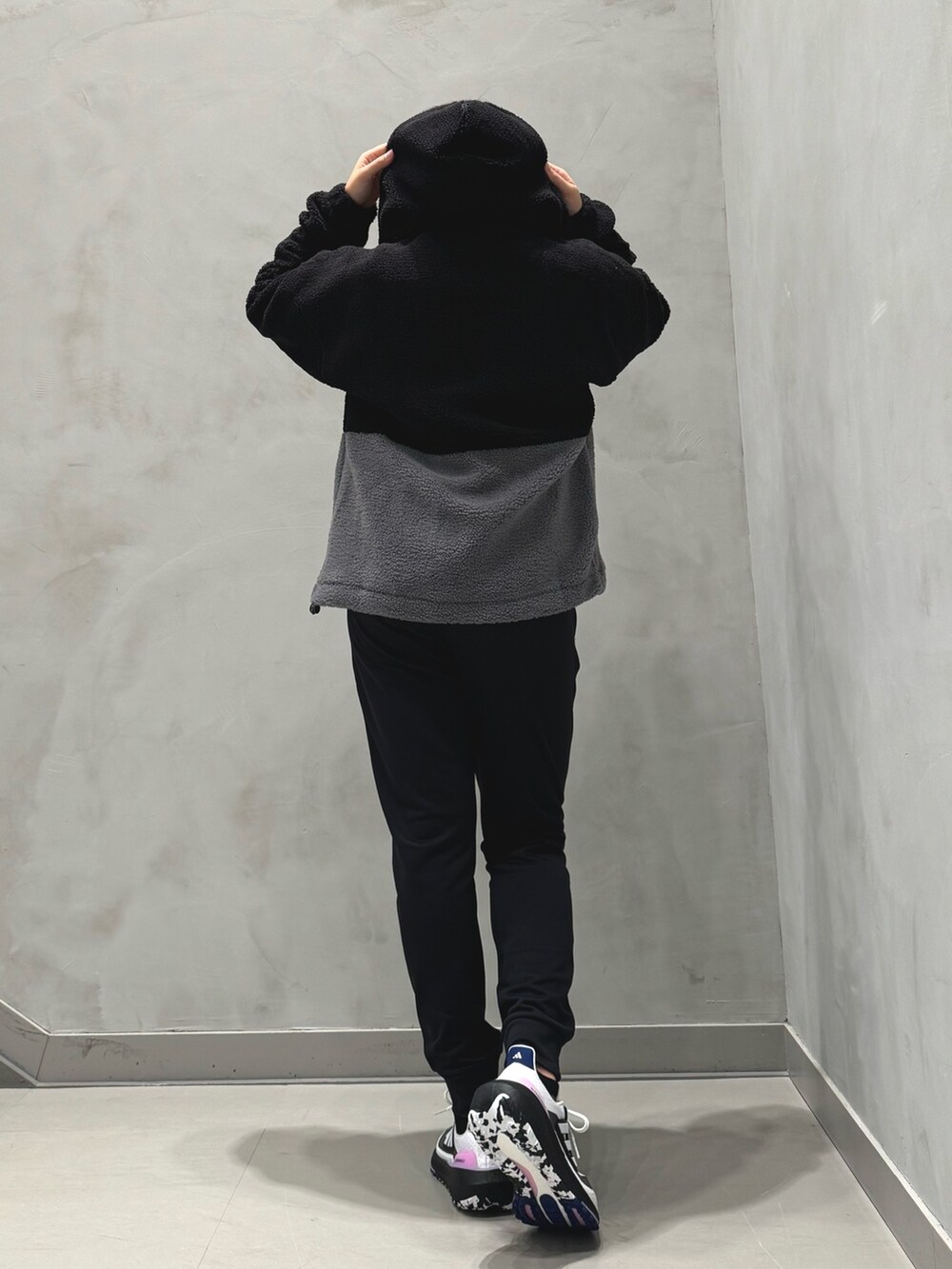 OYさんの「《adidas》WWORDﾎﾞｱJKT（adidas）」を使ったコーディネートの4枚目の写真
