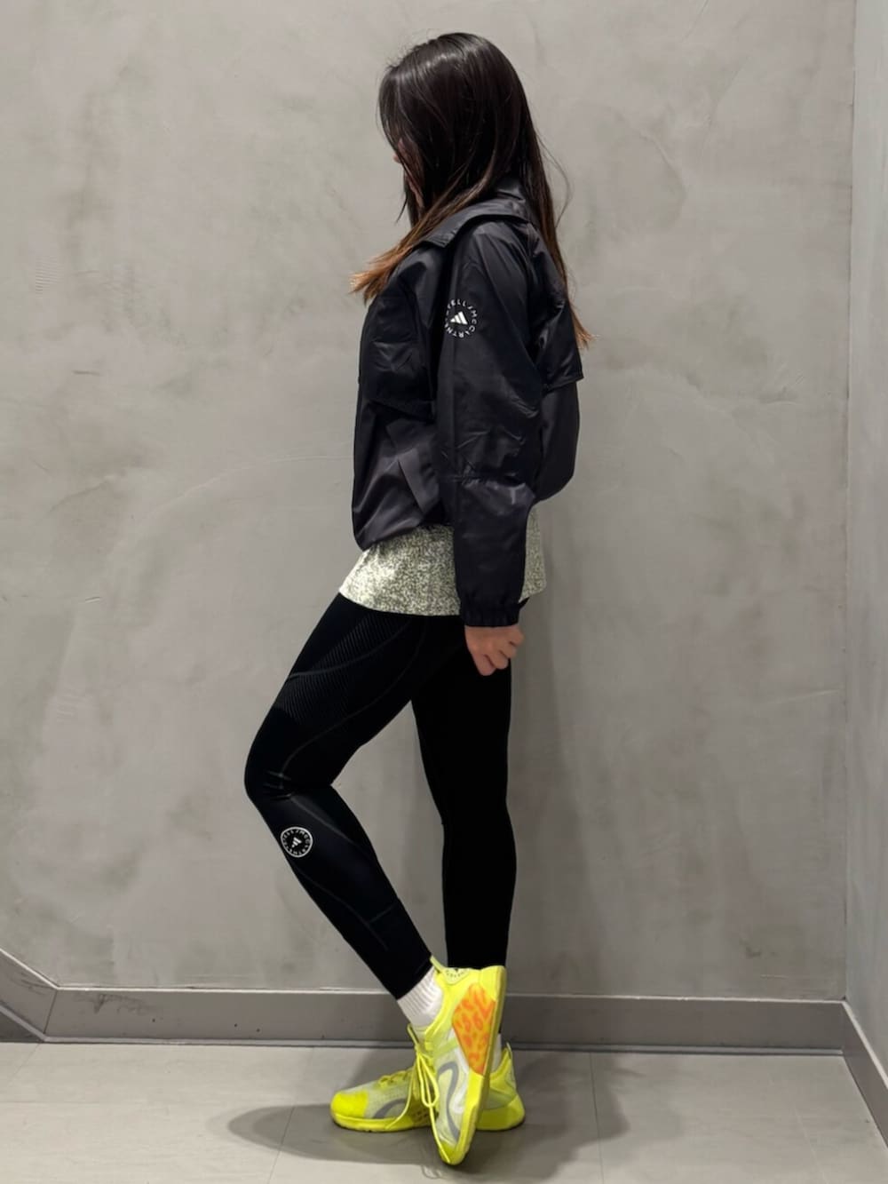 「adidas、アディダス、スポーツウェア、タイツ・レギンス、ブラ＆レギンス、ジム・トレーニング、ステラマッカートニー、adidas by Stella McCartney、レギンス、レギンスコーデ、ハーフジップ、ドロップセット、トレーニング」｜「adidasのadidas by Stella McCartney TrueNature プルオンジャケット（ジャケット/アウター、ブラック系）」を使った、OYさん（レディース・163cm）の夏コーディネートの2枚目の写真