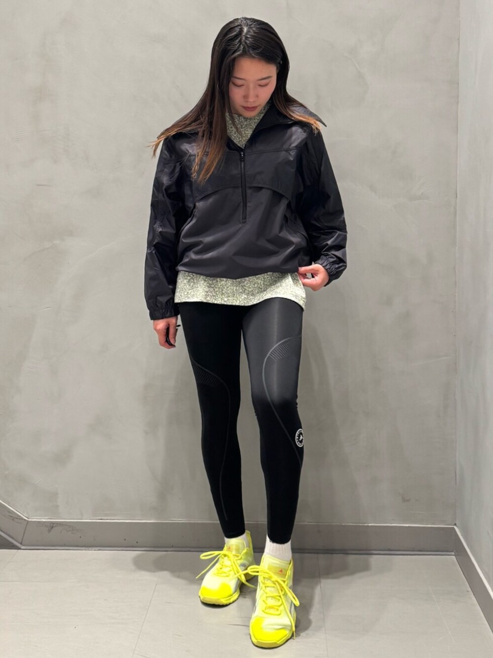 「adidas、アディダス、スポーツウェア、タイツ・レギンス、ブラ＆レギンス、ジム・トレーニング、ステラマッカートニー、adidas by Stella McCartney、レギンス、レギンスコーデ、ハーフジップ、ドロップセット、トレーニング」｜「adidasのadidas by Stella McCartney TrueNature プルオンジャケット（ジャケット/アウター、ブラック系）」を使った、OYさん（レディース・163cm）の夏コーディネートの4枚目の写真