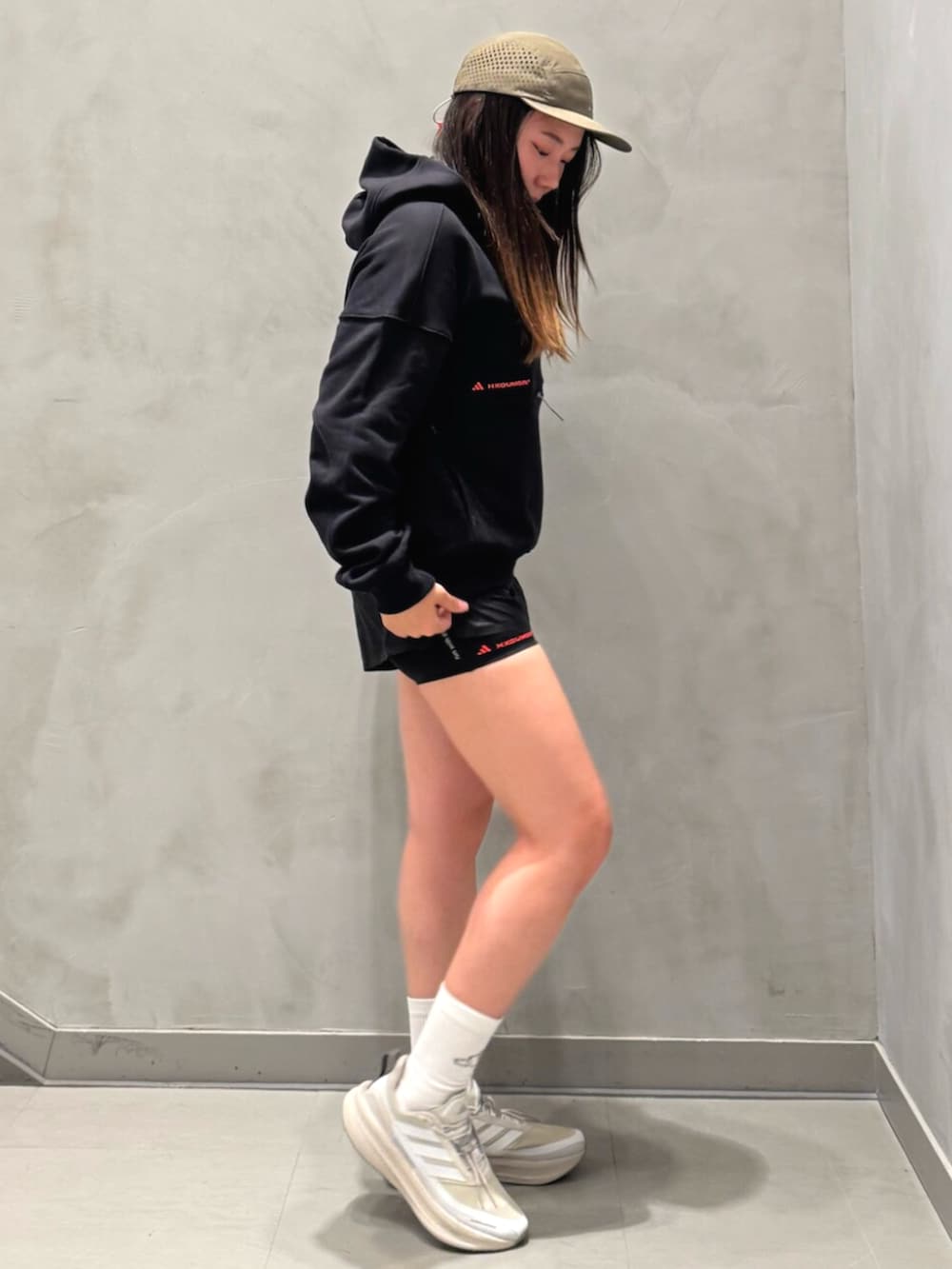 「adidas、アディダス、H.KOUMORI、アルマノスコウモリ、ランニングスタイル、ランニング、アウトドアスタイル」｜「adidasのadidas H.Koumori ランニングキャップ / アディダス adidas（キャップ、グリーン系）」を使った、OYさん（レディース・163cm）の夏コーディネートの3枚目の写真