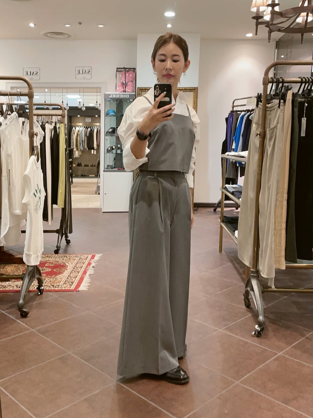「セットアップ、コーディネート、着回しコーデ、シャツスタイル、おしゃれさんと繋がりたい、新作、ootd」｜「Anna Kerryのアイテム（キャミソール、グレー系）」を使った、rrimaaさん（レディース・162cm）の秋コーディネートの3枚目の写真