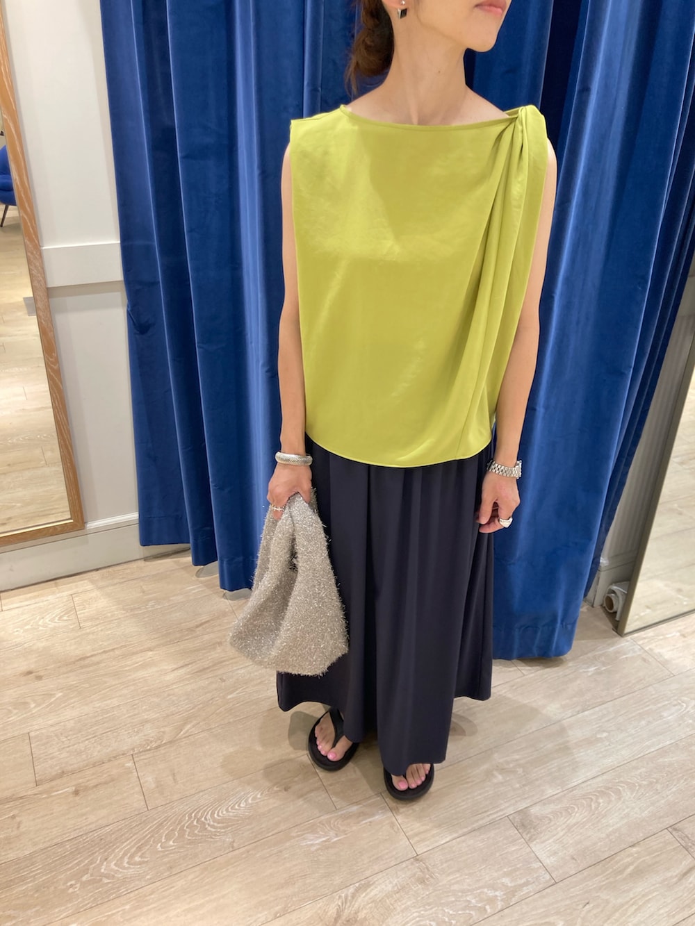 「ノーリーズ、休日スタイル、きれいめカジュアル、ノースリーブ、ママコーデ、40代ファッション、小柄、152cm」｜「NOLLEY’Sのライトジョーゼットねじりブラウス（シャツ/ブラウス、イエロー系）」を使った、hiroさん（レディース・152cm）の夏コーディネートの5枚目の写真