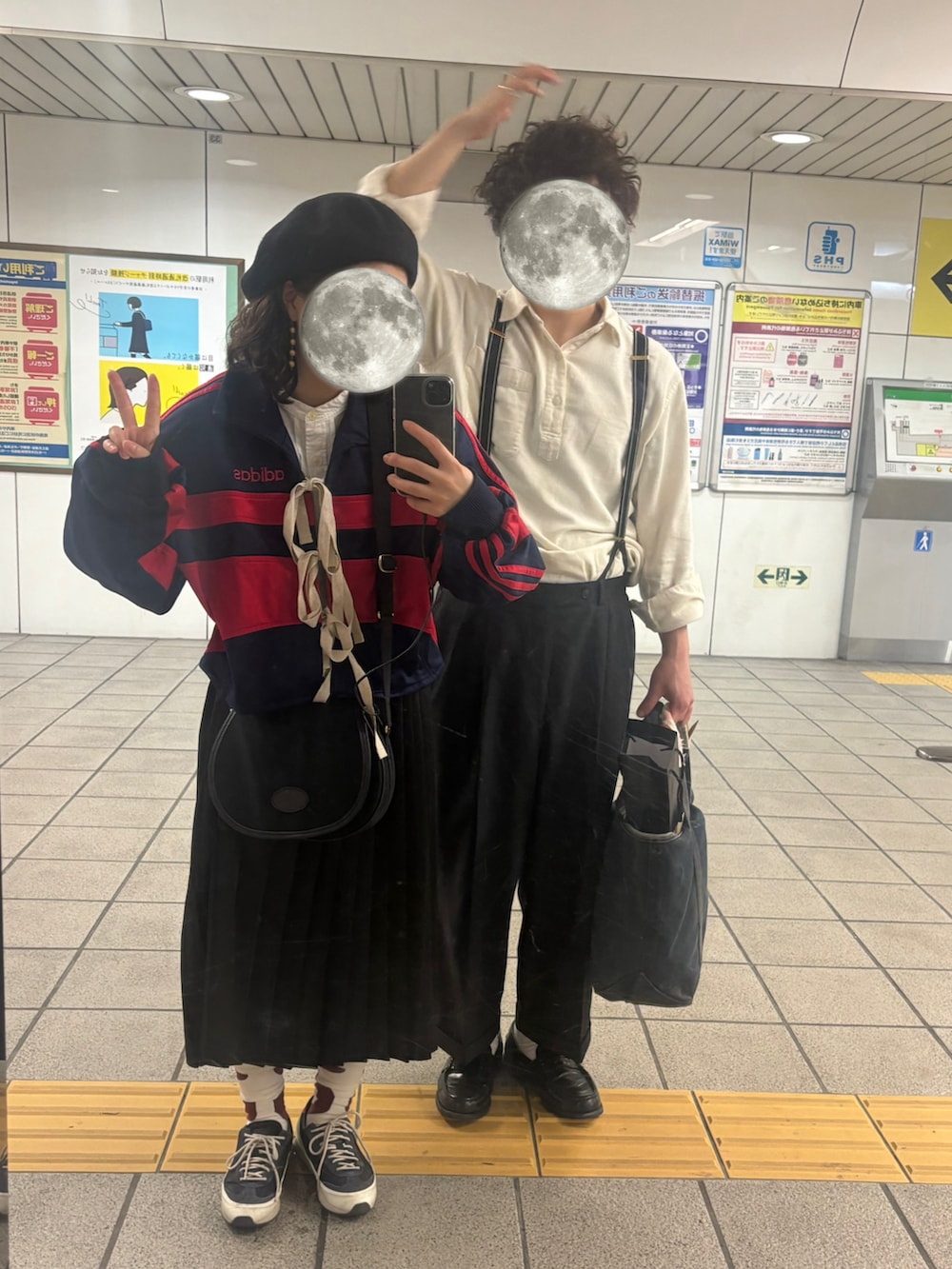 「古着、古着MIX、vintage、ベレー帽、niko and ...、adidas、トラックジャケット、リメイク、プリーツスカート、マメクロ、Onitsuka Tiger、オニツカタイガー、スニーカーコーデ、春コーデ、ファッションを楽しもう」｜「niko and...のオリジナルカラーベレー帽（ハンチング/ベレー帽、ブラック系）」を使った、みにまむさん（レディース・150cm）の春コーディネートの2枚目の写真