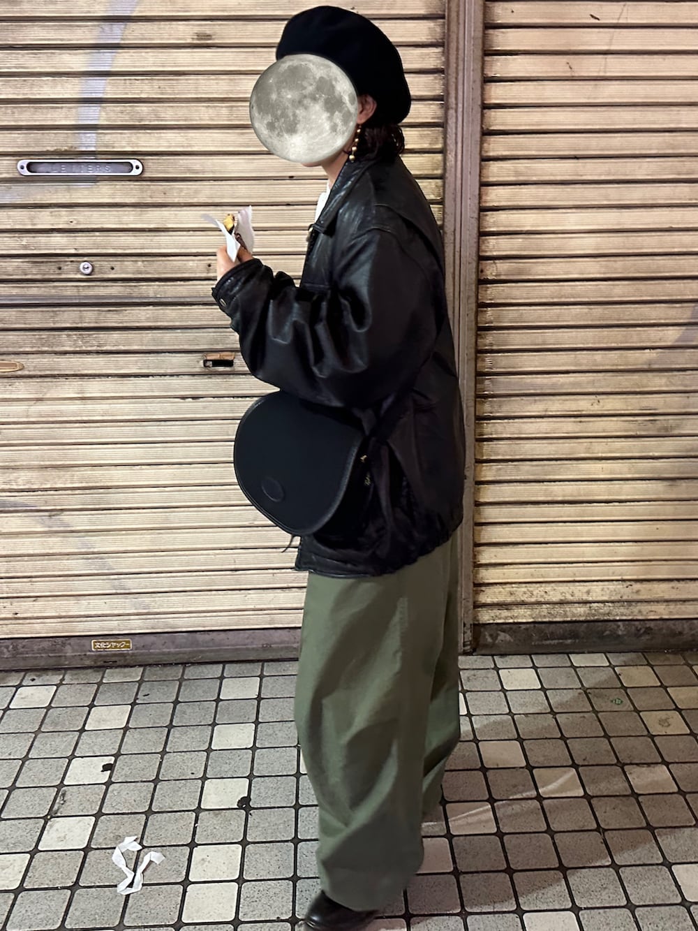 「used、military、BEAMS BOY、サロペット、オーバーオール、パラシュートパンツ、軍モノ、レザージャケット、BRADY、大人カジュアル、カジュアルコーデ、冬のコーデ、Dr.Martens、レザーブルゾン」｜「Dr. Martensのアイテム（ブーツ、ブラック系）」を使った、みにまむさん（レディース・150cm）の冬コーディネートの2枚目の写真