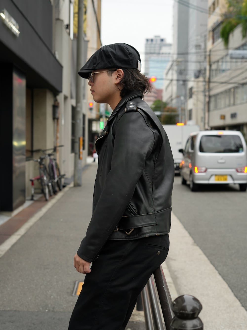 「シンプル、ファッションを楽しもう、冬コーデ、シンプルスタイル、古着MIX、SCHOTT、schott West、ショット、110周年、限定、ワンスター、ワンスタースタイル、アメカジ、革ジャン、レザージャケット」｜「schottの【110周年限定】Schott/ショット/ONE STAR RIDERS 110TH LIMITED/ワンスターライダース（ライダースジャケット、ブラック系）」を使った、Yuitoさん（メンズ・173cm）の秋コーディネートの2枚目の写真