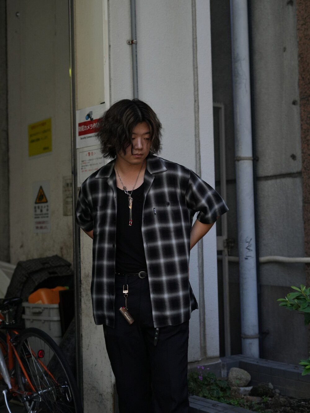 「休日コーデ、シンプル、ラフ、メンズコーデ、おしゃれさんと繋がりたい、ブラック、オンブレーチェックシャツ、ラングラー、コラボレーション、ショット、SCHOTT、schott West、ブーツ、ドレススタイル」｜「schottのSchott/ショット/OMBRE PLAID SS SHIRT/オンブレ チェック 半袖シャツ（シャツ/ブラウス、ブラック系）」を使った、Yuitoさん（メンズ・173cm）の夏コーディネートの4枚目の写真