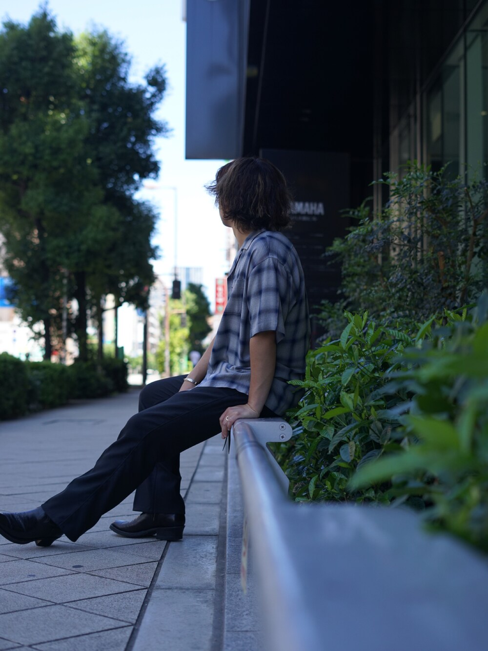 「SCHOTT、schott West、チェックシャツ、休日コーデ、シンプル、さしいろ、アクセントカラー、ペールトーン、ブーツスタイル、ブーツカットパンツ、ランチャードレスジーンズ、ラングラー、コラボレーション」｜「schottのSchott/ショット/OMBRE PLAID SS SHIRT/オンブレ チェック 半袖シャツ（シャツ/ブラウス、ブルー系）」を使った、Yuitoさん（メンズ・173cm）の夏コーディネートの2枚目の写真