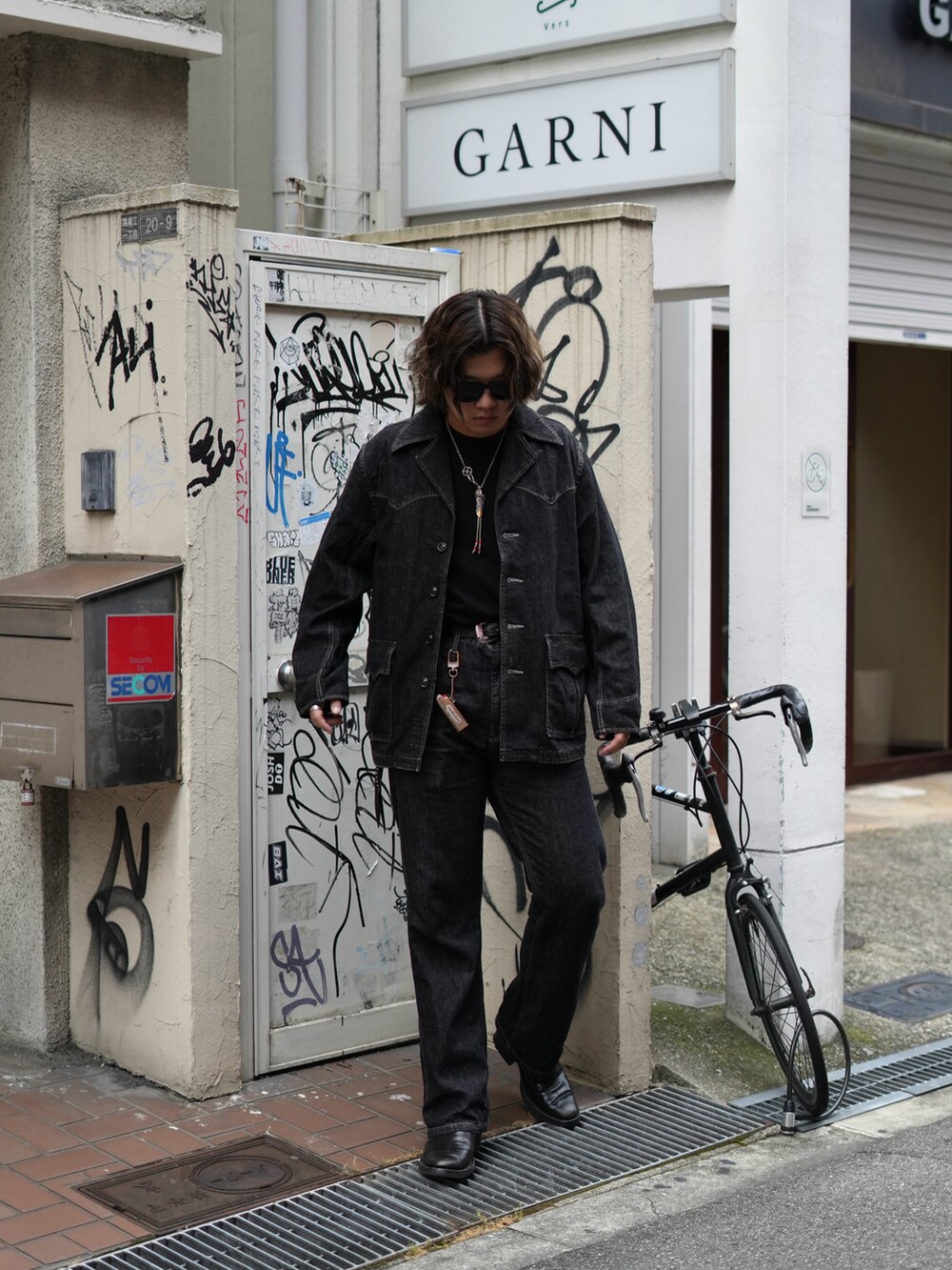 「アツいコーデ全部見せ、休日コーデ、シンプルコーデ、今日のコーデ、おしゃれさんと繋がりたい、シンプルスタイル、モード、ショット、SCHOTT、schott West、ウエスタンブーツ、ウエスタンジャケット、ブラックデニム」｜「schottのSchott/ショット/NEP BLACK DENIM FLARE PANTS/ネップデニム フレアパンツ（デニムパンツ、ブラック系）」を使った、Yuitoさん（メンズ・173cm）の夏コーディネートの2枚目の写真