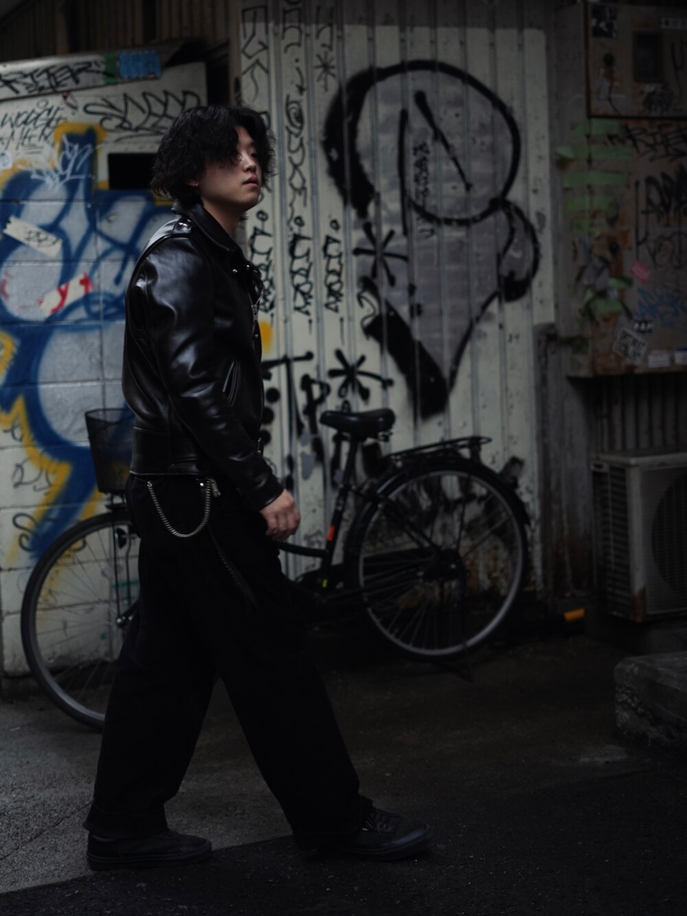 「メンズコーデ、ストリートコーデ、大人コーデ、服好きな人と繋がりたい、冬コーデ、黒、墨汁、レザー、レザージャケット、ショット、SCHOTT、schott West、613sjh、スペシャルジャパンホース、茶芯」｜「schottのアイテム（ライダースジャケット、ブラック系）」を使った、Yuitoさん（メンズ・173cm）の冬コーディネートの3枚目の写真