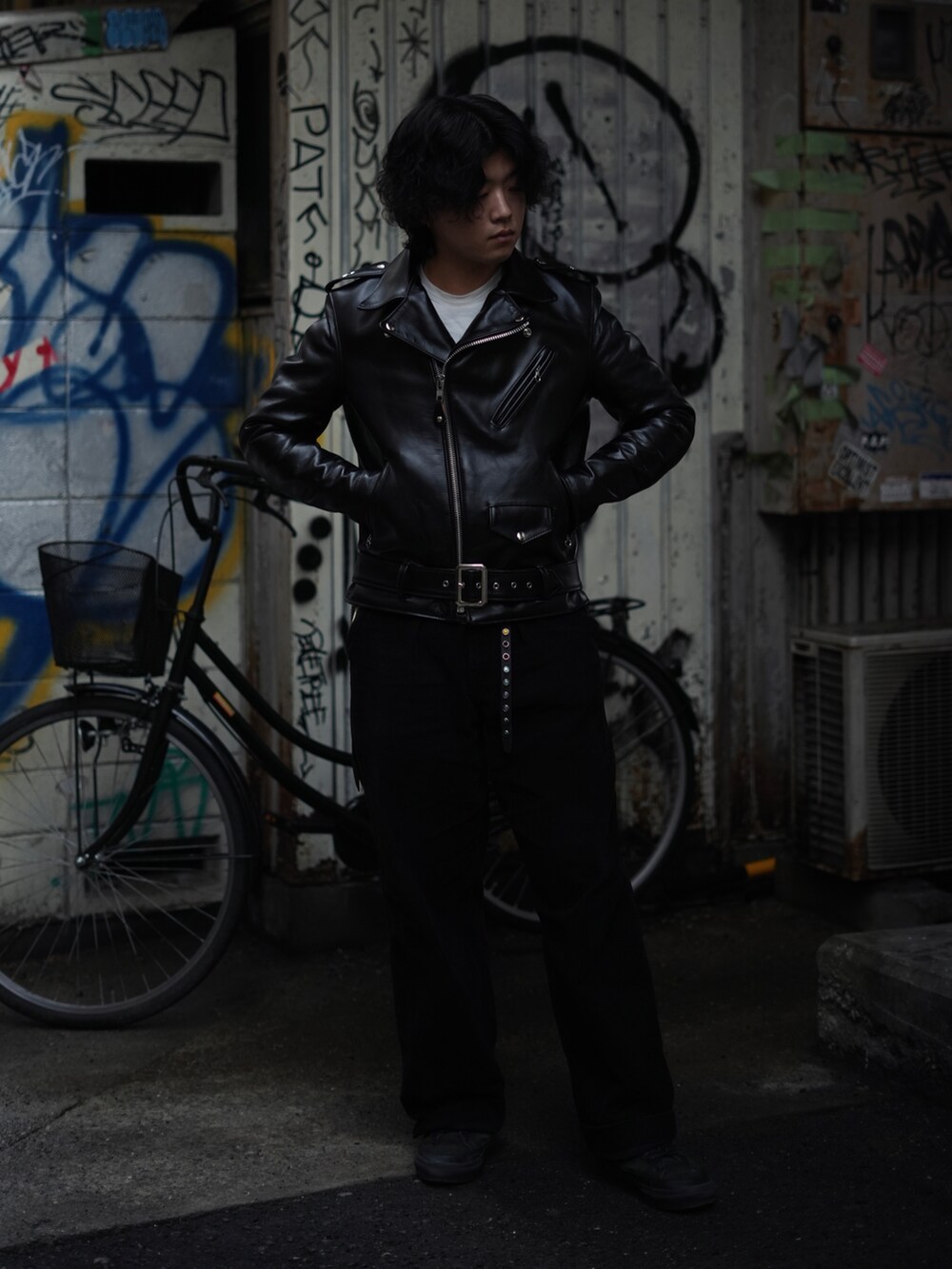 「メンズコーデ、ストリートコーデ、大人コーデ、服好きな人と繋がりたい、冬コーデ、黒、墨汁、レザー、レザージャケット、ショット、SCHOTT、schott West、613sjh、スペシャルジャパンホース、茶芯」｜「schottのアイテム（ライダースジャケット、ブラック系）」を使った、Yuitoさん（メンズ・173cm）の冬コーディネートの2枚目の写真