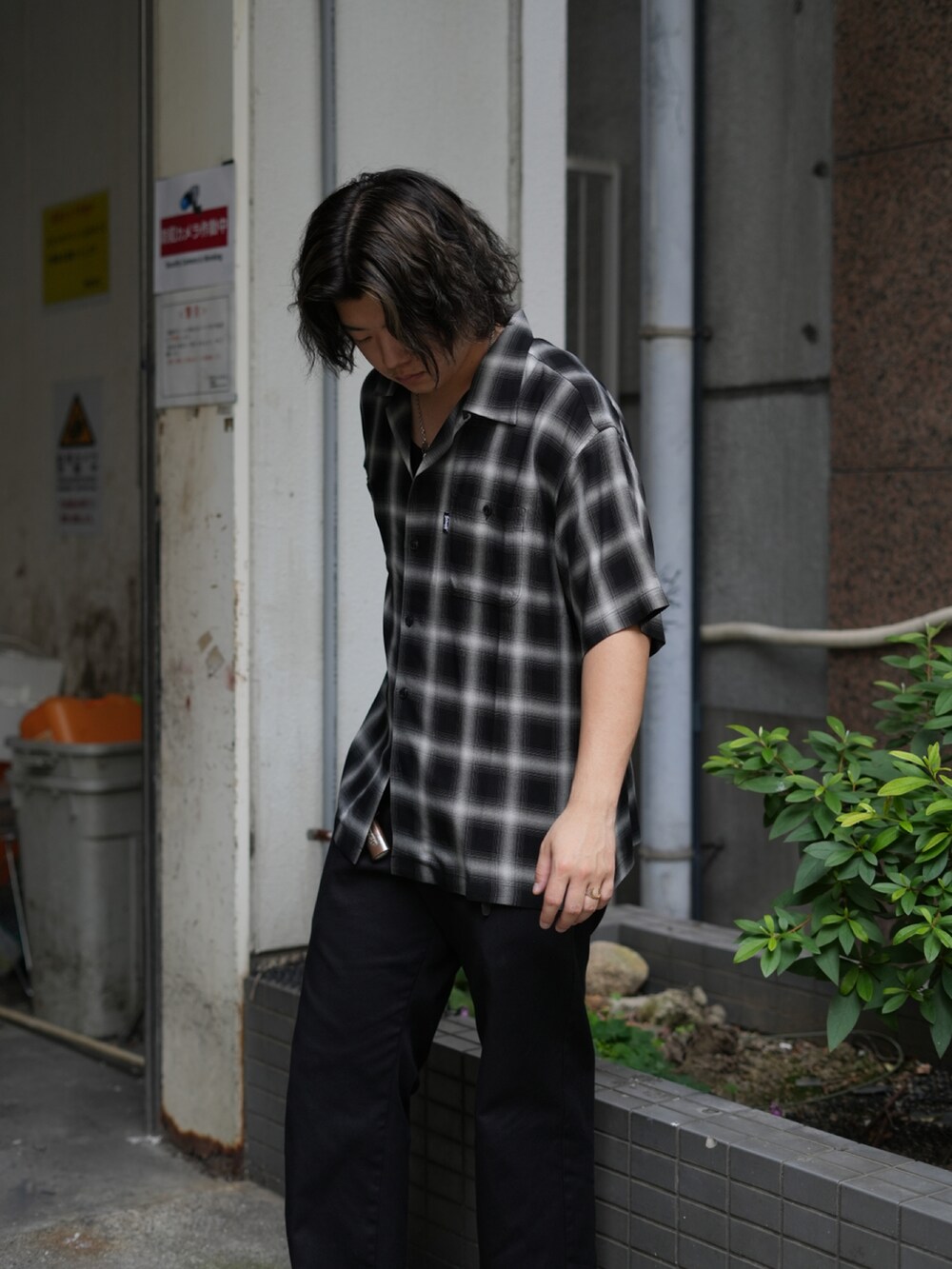 「今日のコーデ、カジュアルコーデ、夏だ！Tシャツ着よう！、おしゃれさんと繋がりたい、シンプル、淡色コーデ、いいね、save、フォローお願いします🤑、SCHOTT、schott West、休日スタイル、開襟シャツ」｜「schottのSchott/ショット/OMBRE PLAID SS SHIRT/オンブレ チェック 半袖シャツ（シャツ/ブラウス、ブラック系）」を使った、Yuitoさん（メンズ・173cm）の夏コーディネートの2枚目の写真