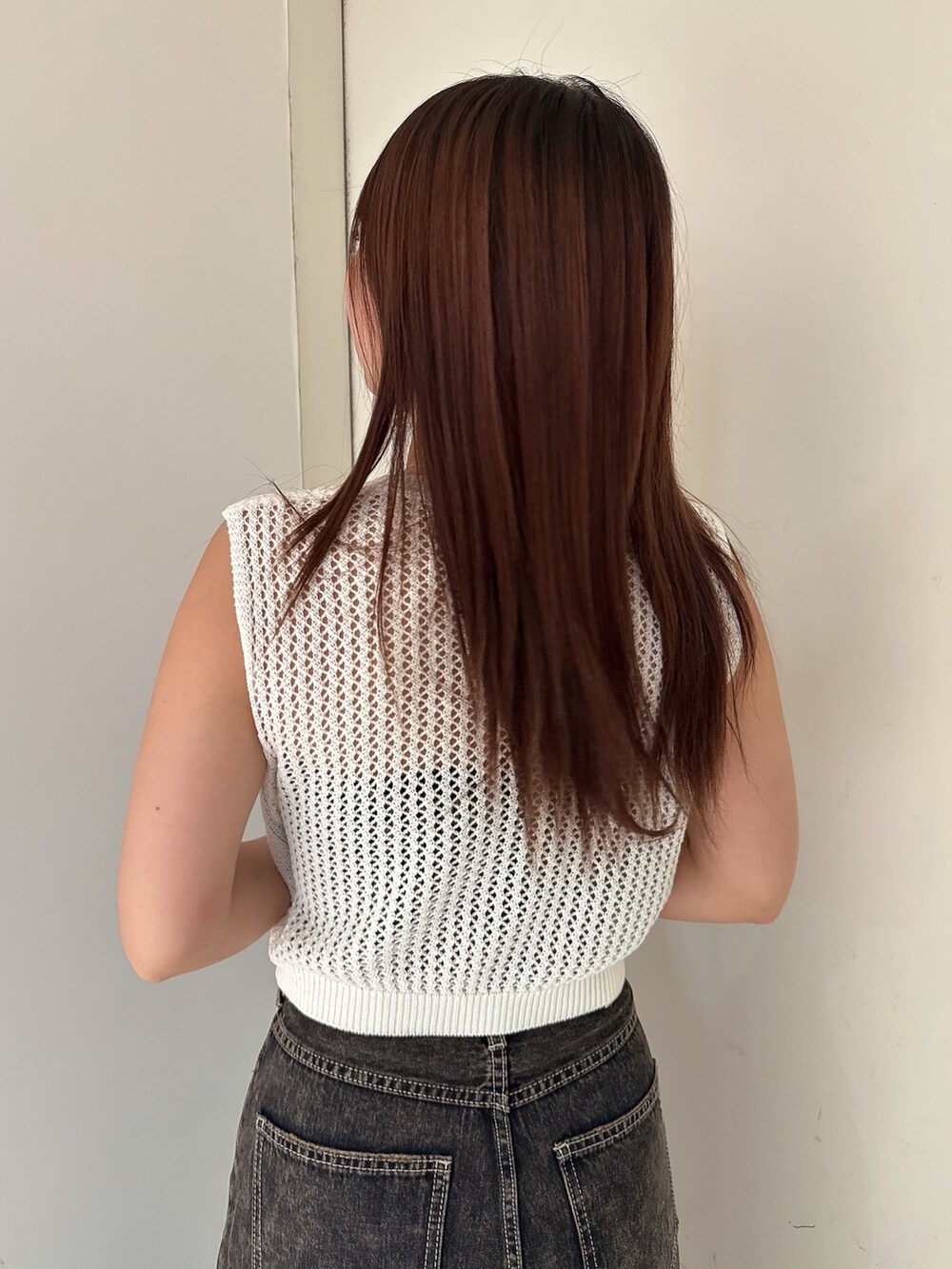 その他のつなぎ/オールインワン、ホワイト系のタンクトップ、ブラック系のサンダルを着用したレディースの夏コーディネートの6枚目の写真