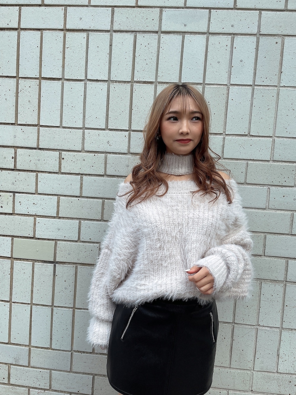 「GYDA、GYDAコーデ、gydaコーデ、ニットコーデ、レザーコーデ、きれいめカジュアル、カジュアルコーデ、イエベ春、骨格ウェーブ、骨格ウェーブコーデ、155㎝コーデ」｜「GYDAのバルキーショートブーツ（ブーツ、ブラック系）」を使った、arisaさん（レディース・155cm）の冬コーディネートの2枚目の写真
