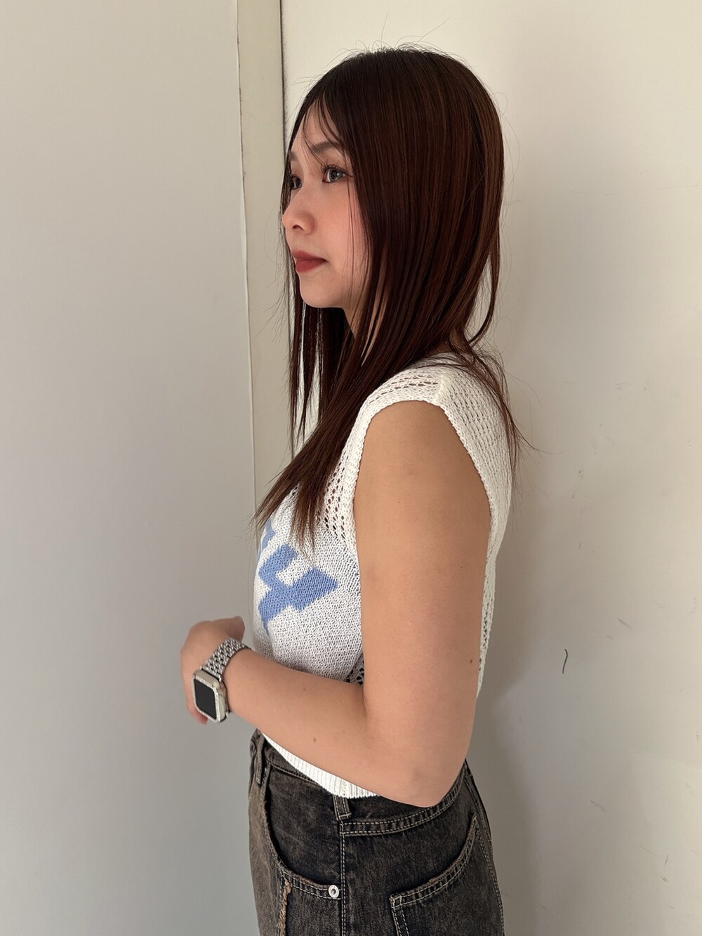 その他のつなぎ/オールインワン、ホワイト系のタンクトップ、ブラック系のサンダルを着用したレディースの夏コーディネートの5枚目の写真