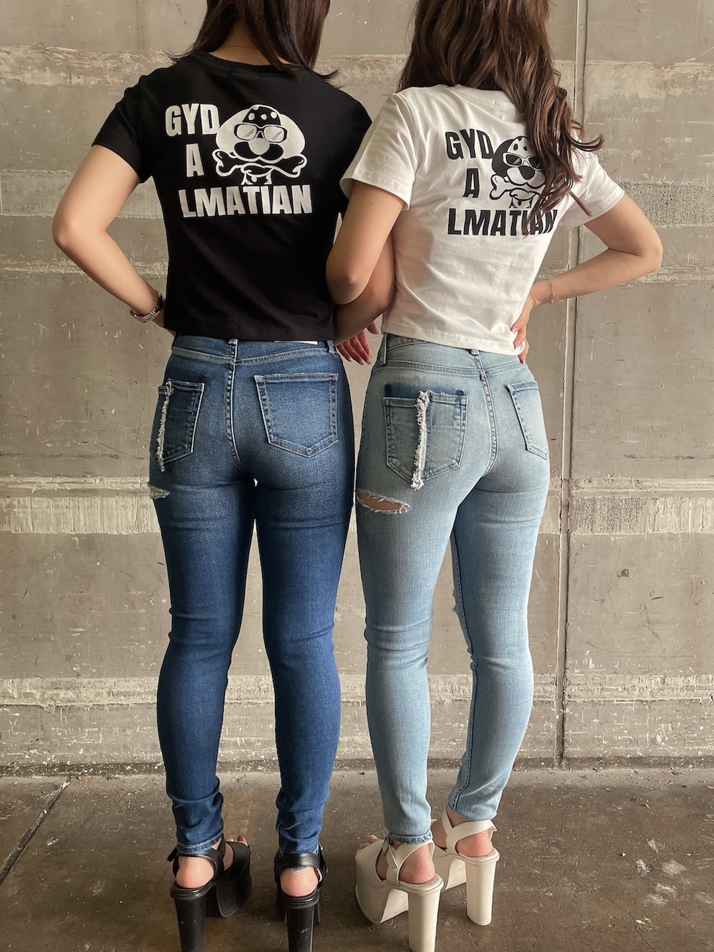 「GYDA、GYDAコーデ、gydaコーデ、gydaデニム、デニムコーデ、カジュアルコーデ、Tシャツコーデ、骨格ウェーブ、イエベ春、155㎝コーデ」｜「GYDAのGOD REVOL GYDALMATIAN ショートTシャツ（Tシャツ/カットソー、ホワイト系）」を使った、arisaさん（レディース・155cm）の夏コーディネートの3枚目の写真