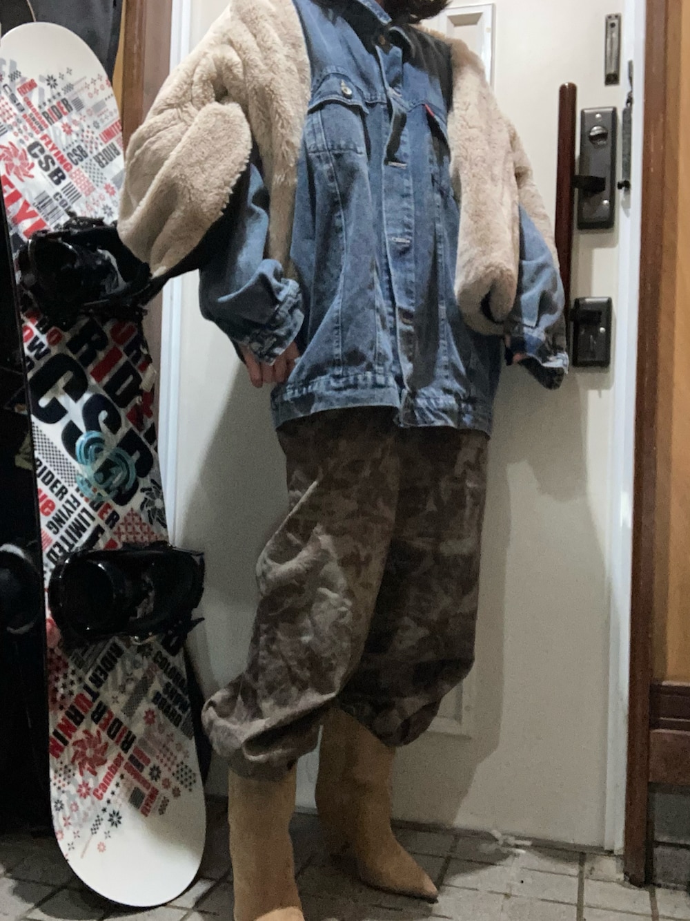 「デニムジャケット、パンツスタイル、ビッグシルエット、ベージュ、ブーツ、しまむら、H&M、SHEIN、着回しコーデ、柄パンツ、オトナ女子」｜「SHEINのアイテム（パンツ、ブラウン系）」を使った、meg05さん（レディース・156cm）の冬コーディネートの2枚目の写真